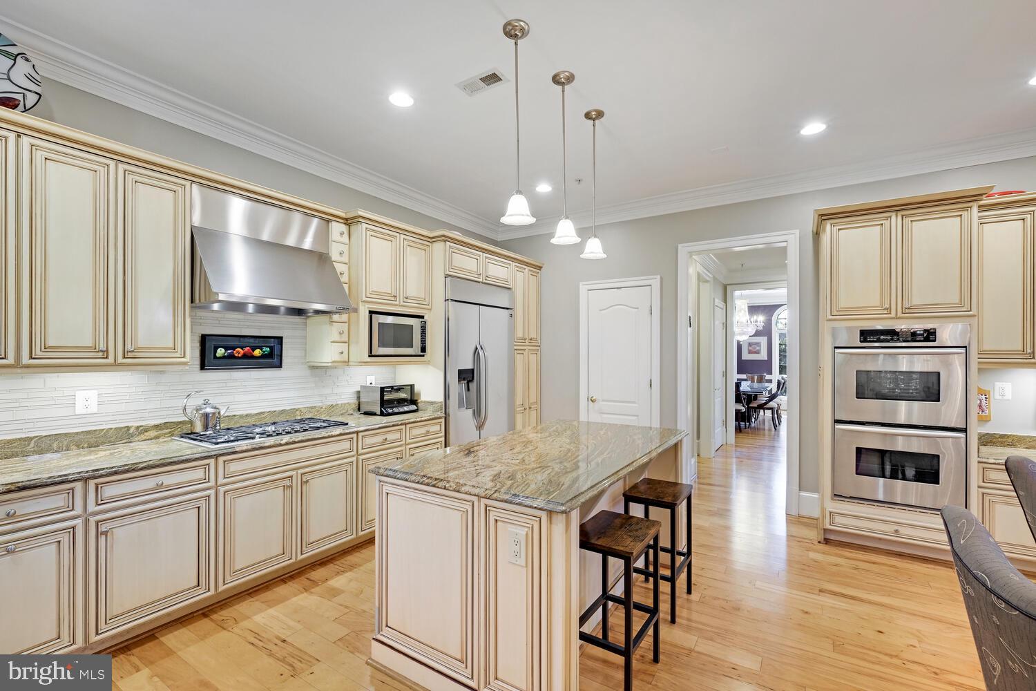 6111 Rosemont Cir
