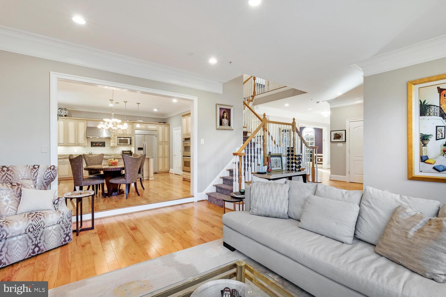 6111 Rosemont Cir