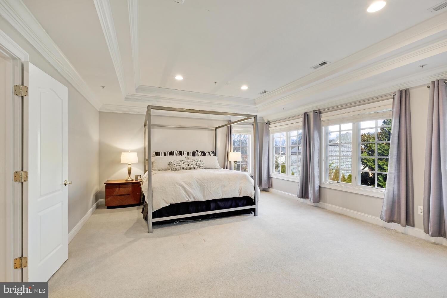 6111 Rosemont Cir