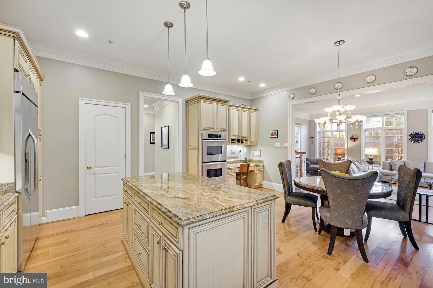 6111 Rosemont Cir