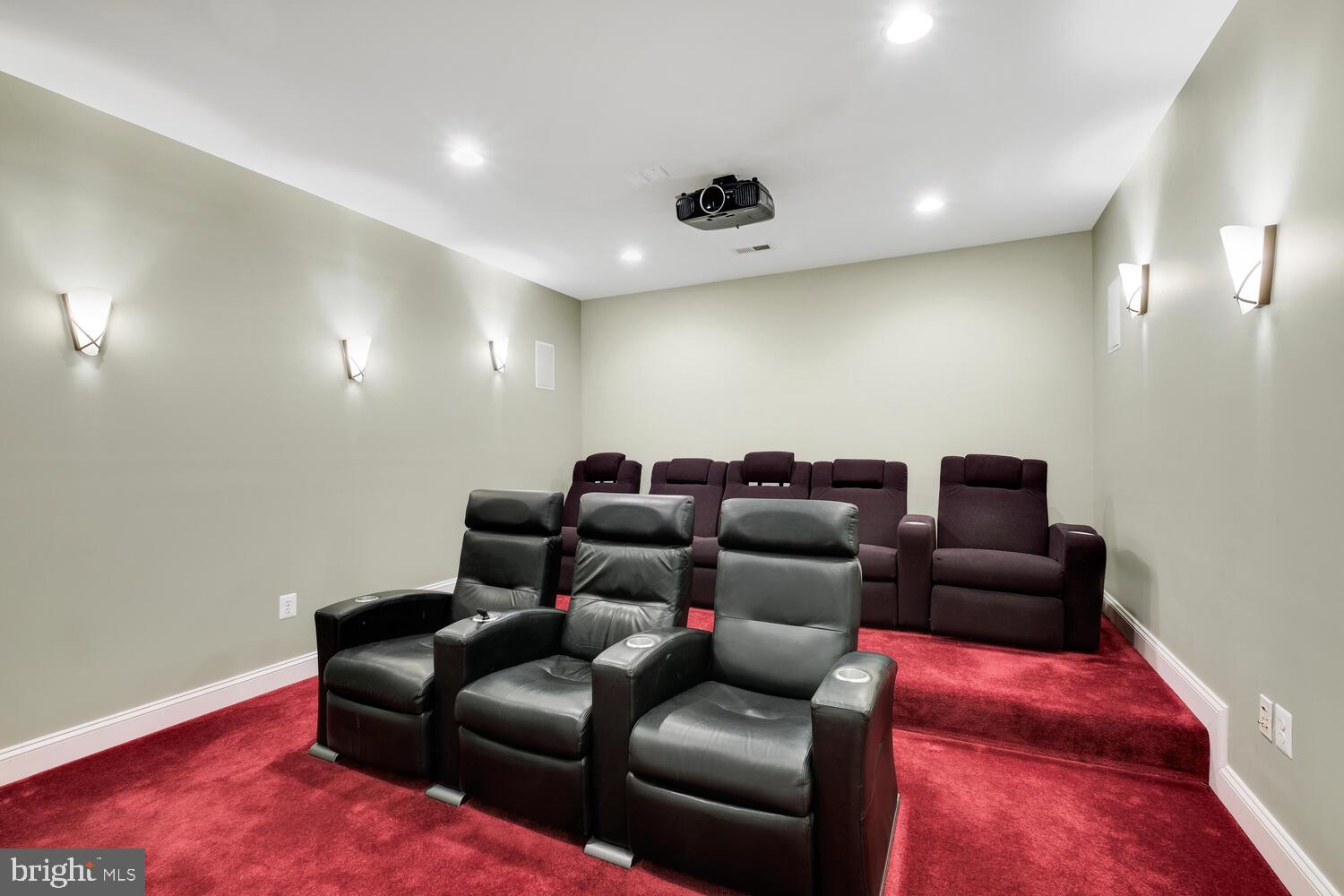 6111 Rosemont Cir