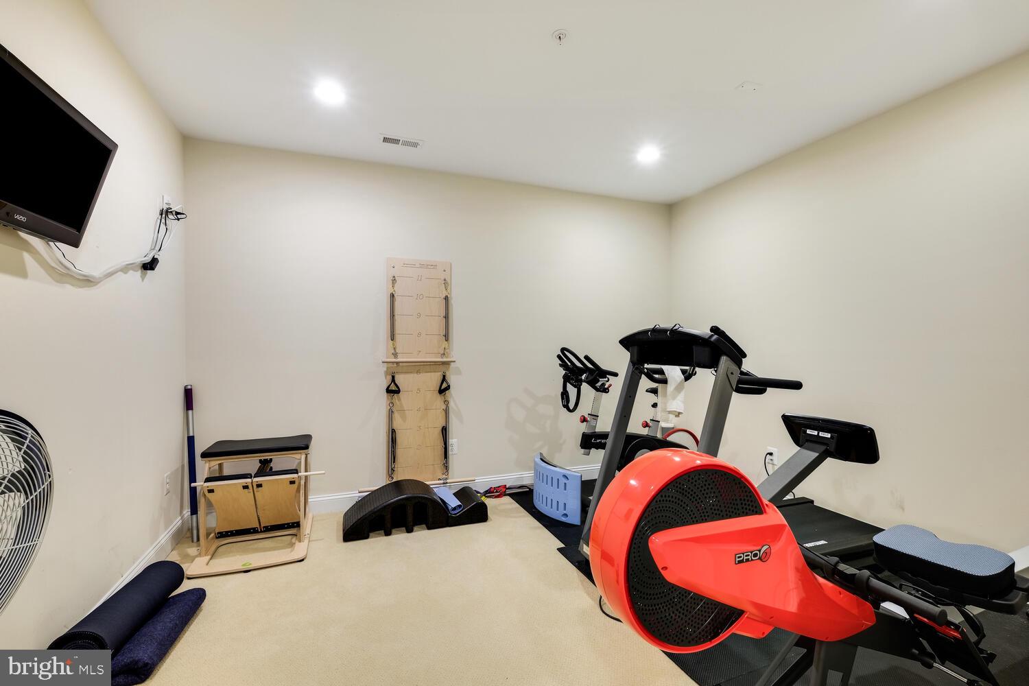 6111 Rosemont Cir