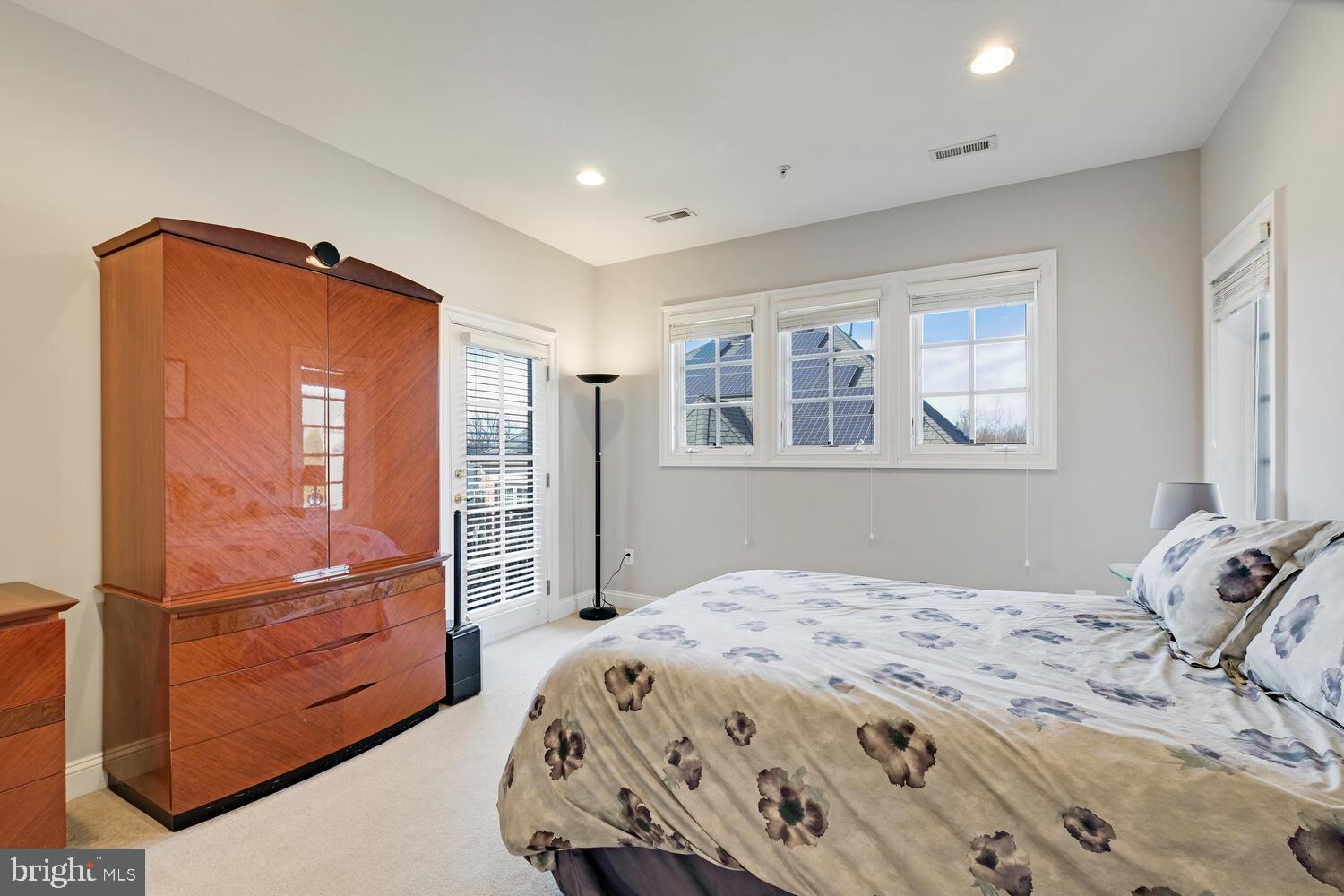 6111 Rosemont Cir