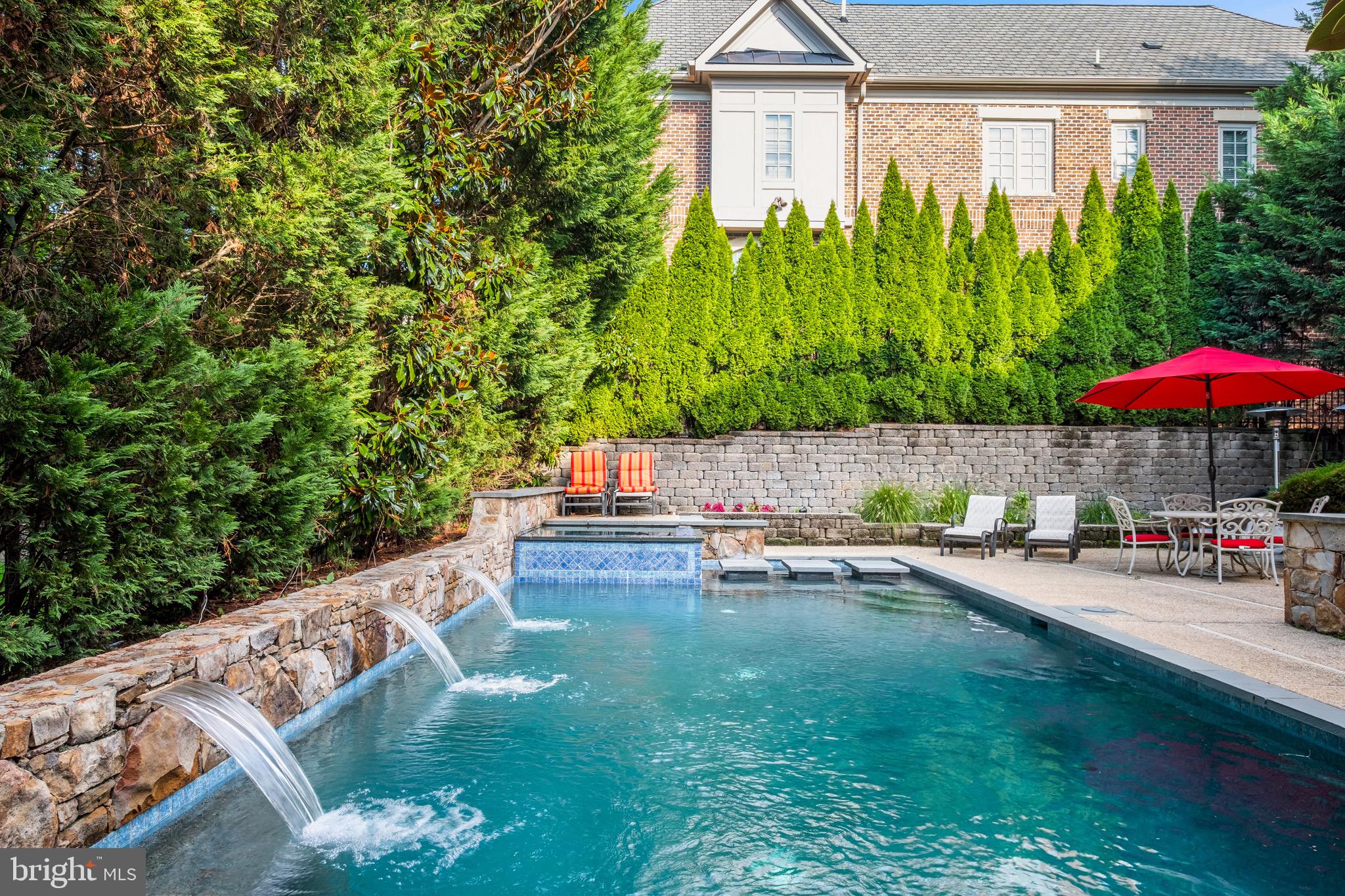 6111 Rosemont Cir