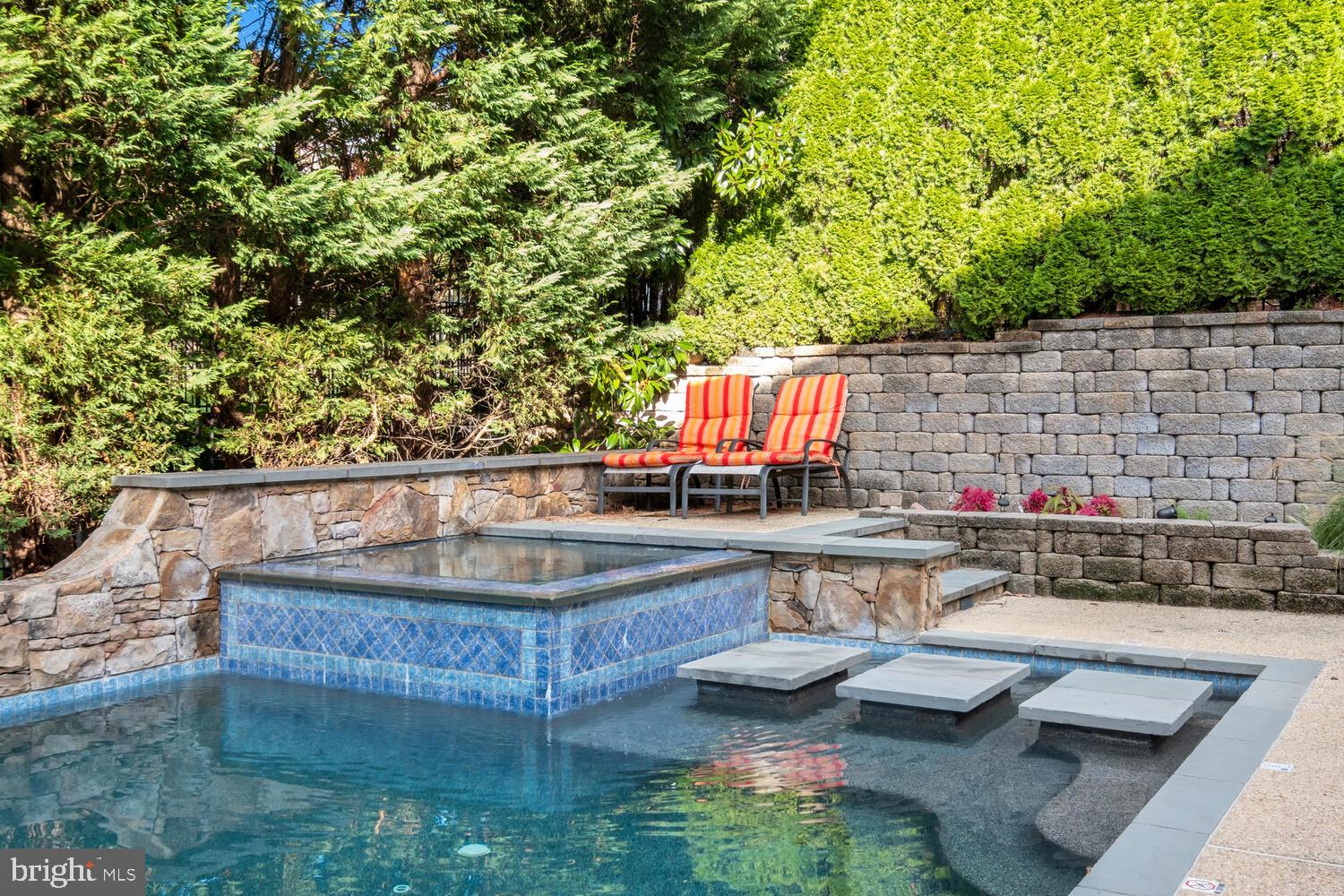 6111 Rosemont Cir