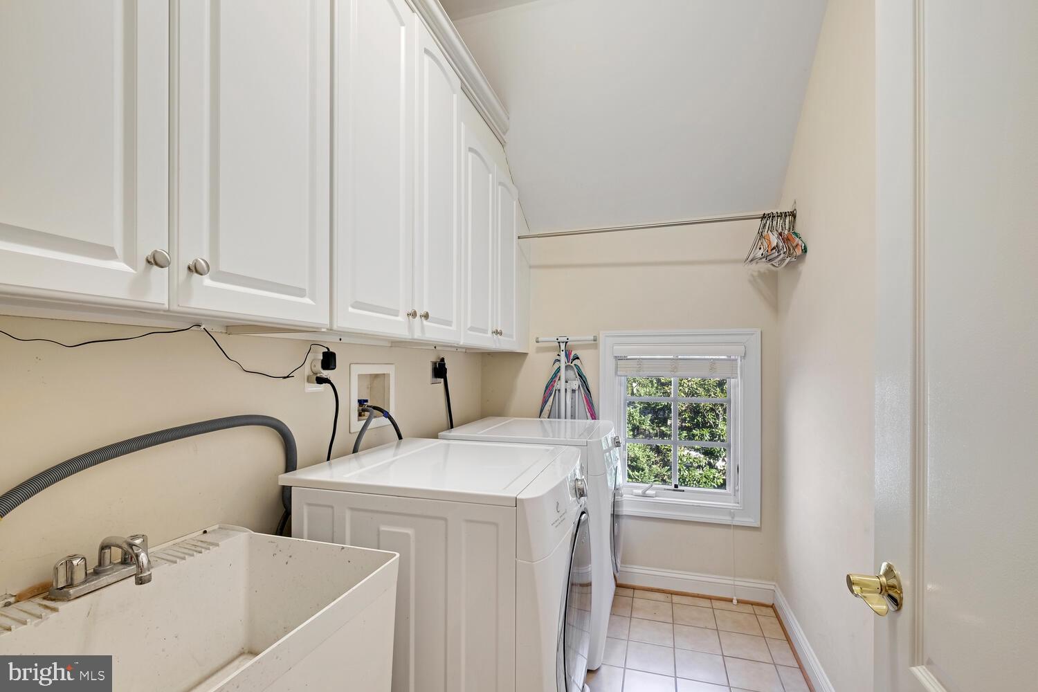 6111 Rosemont Cir