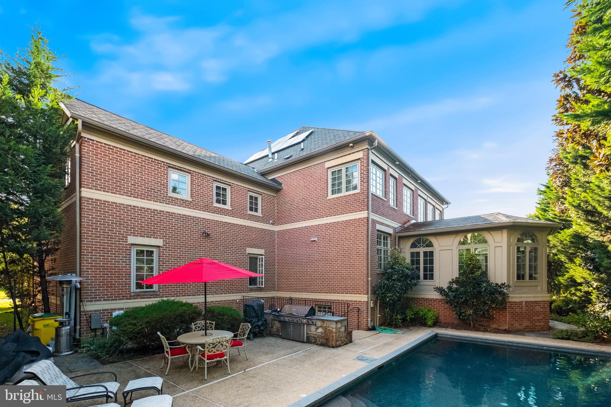 6111 Rosemont Cir