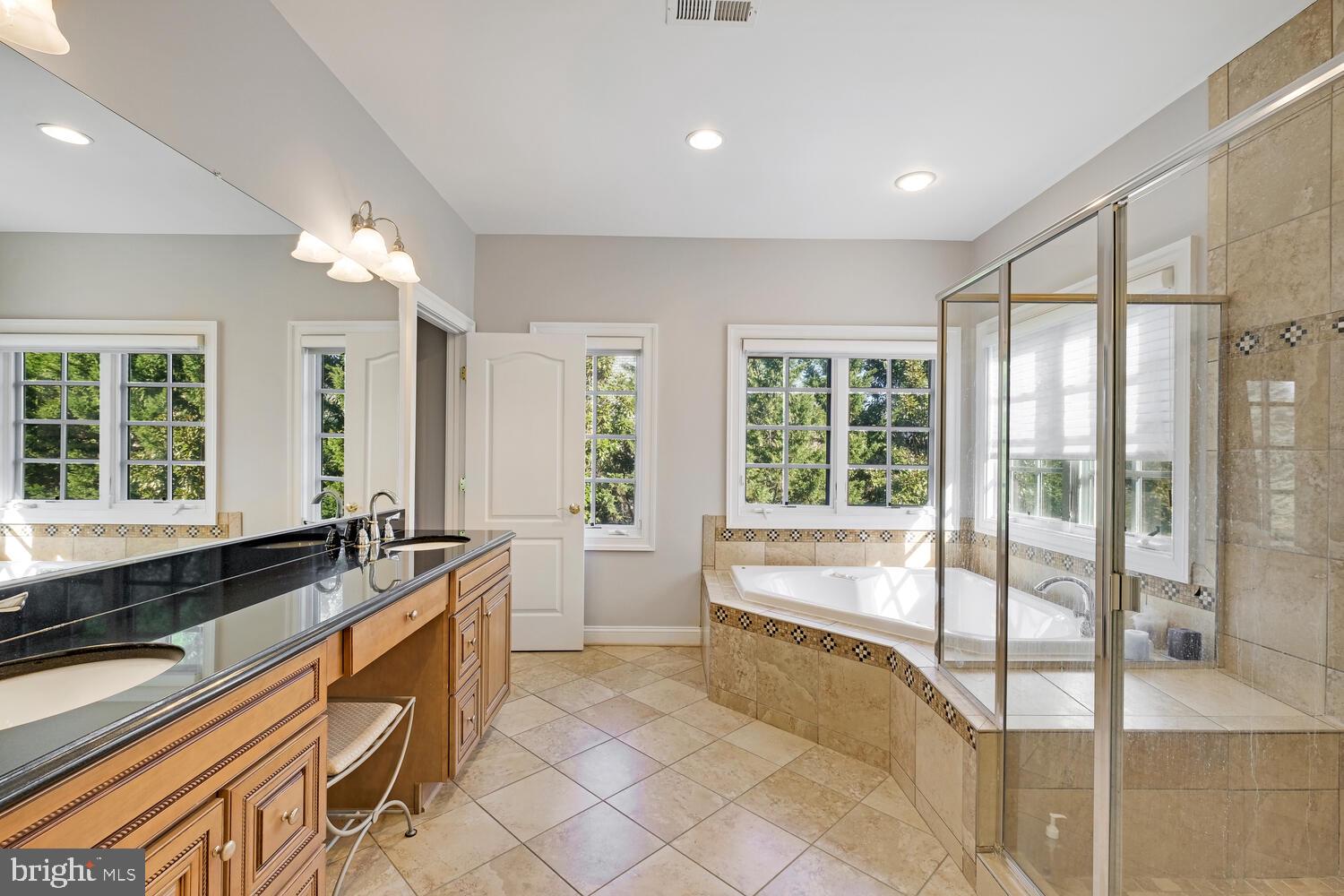 6111 Rosemont Cir
