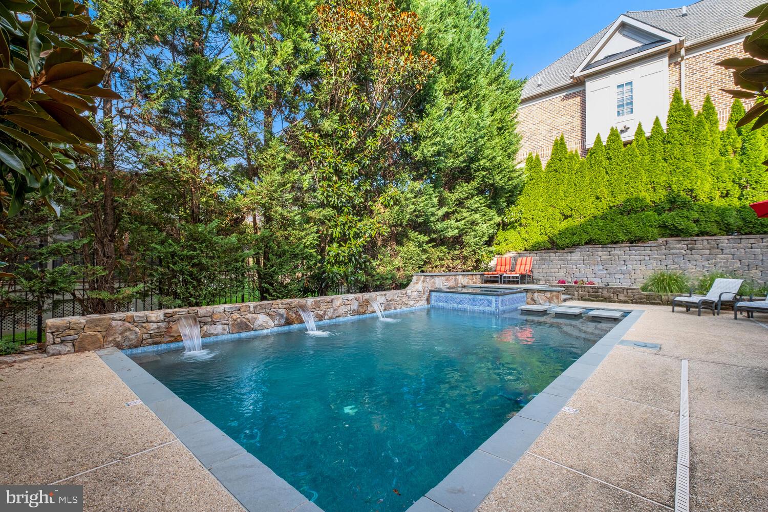 6111 Rosemont Cir