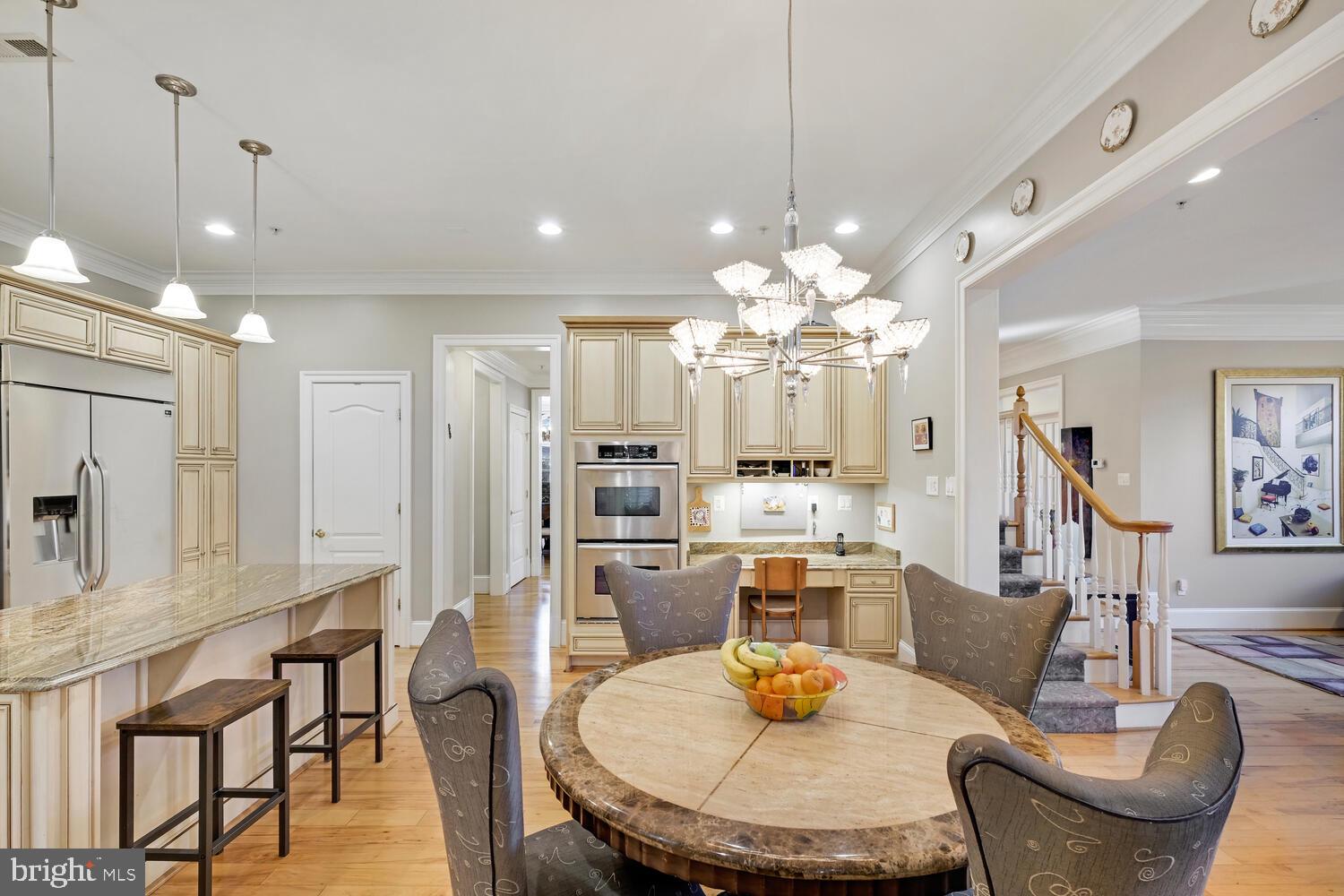 6111 Rosemont Cir