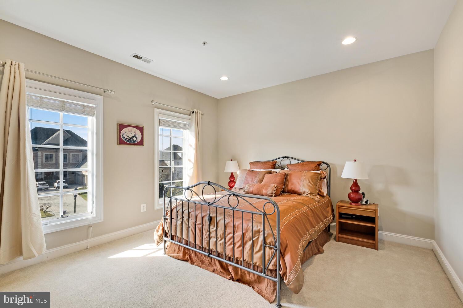 6111 Rosemont Cir
