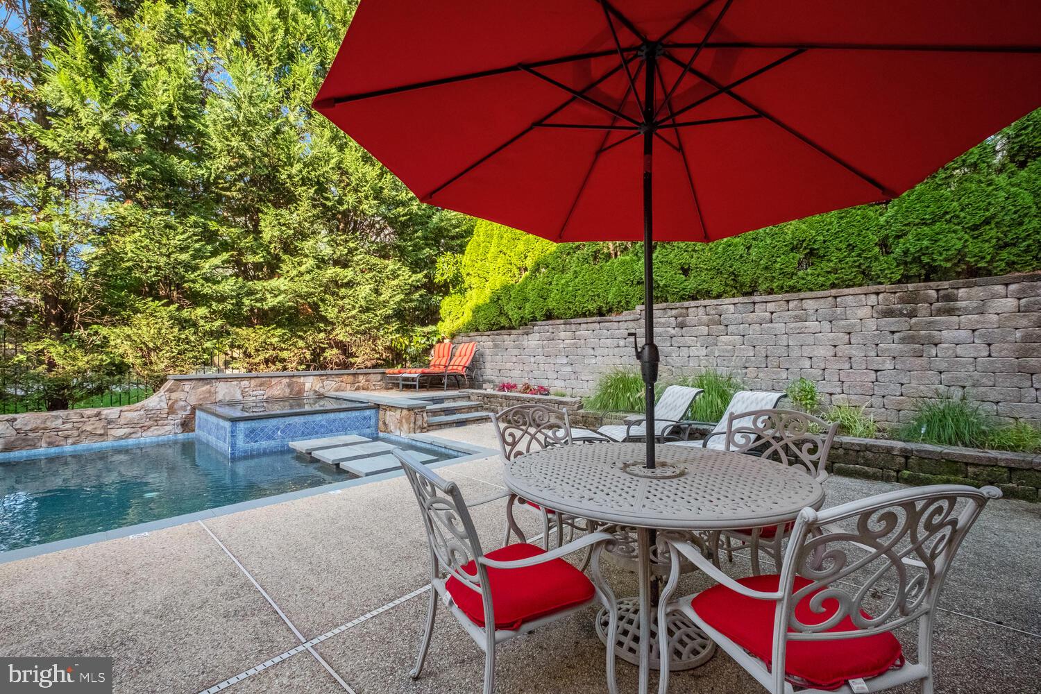 6111 Rosemont Cir