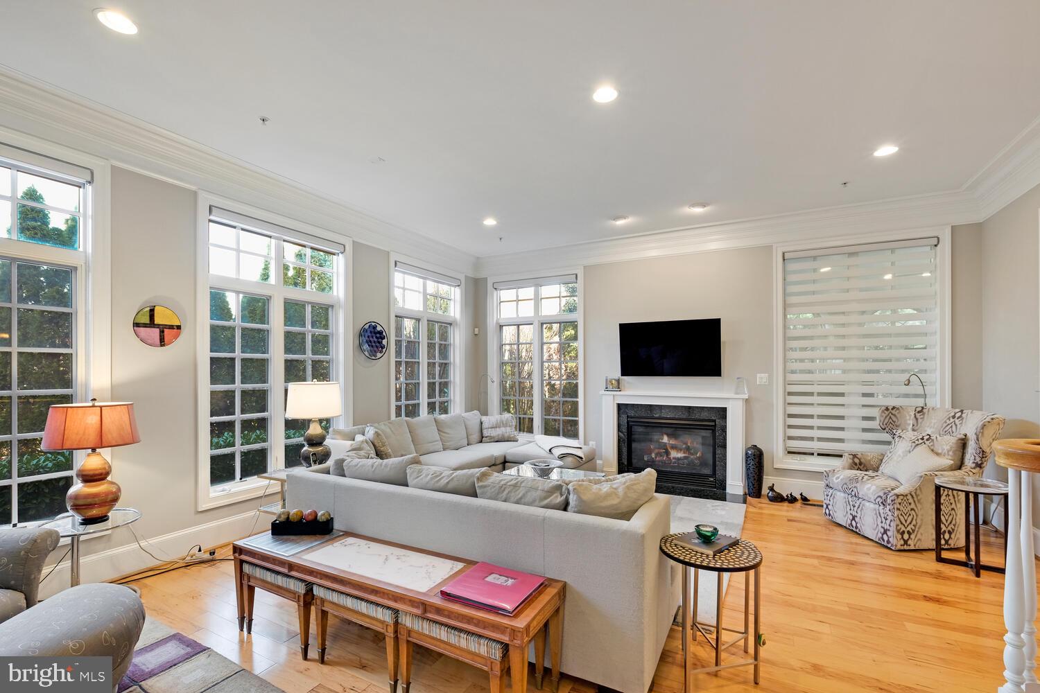 6111 Rosemont Cir