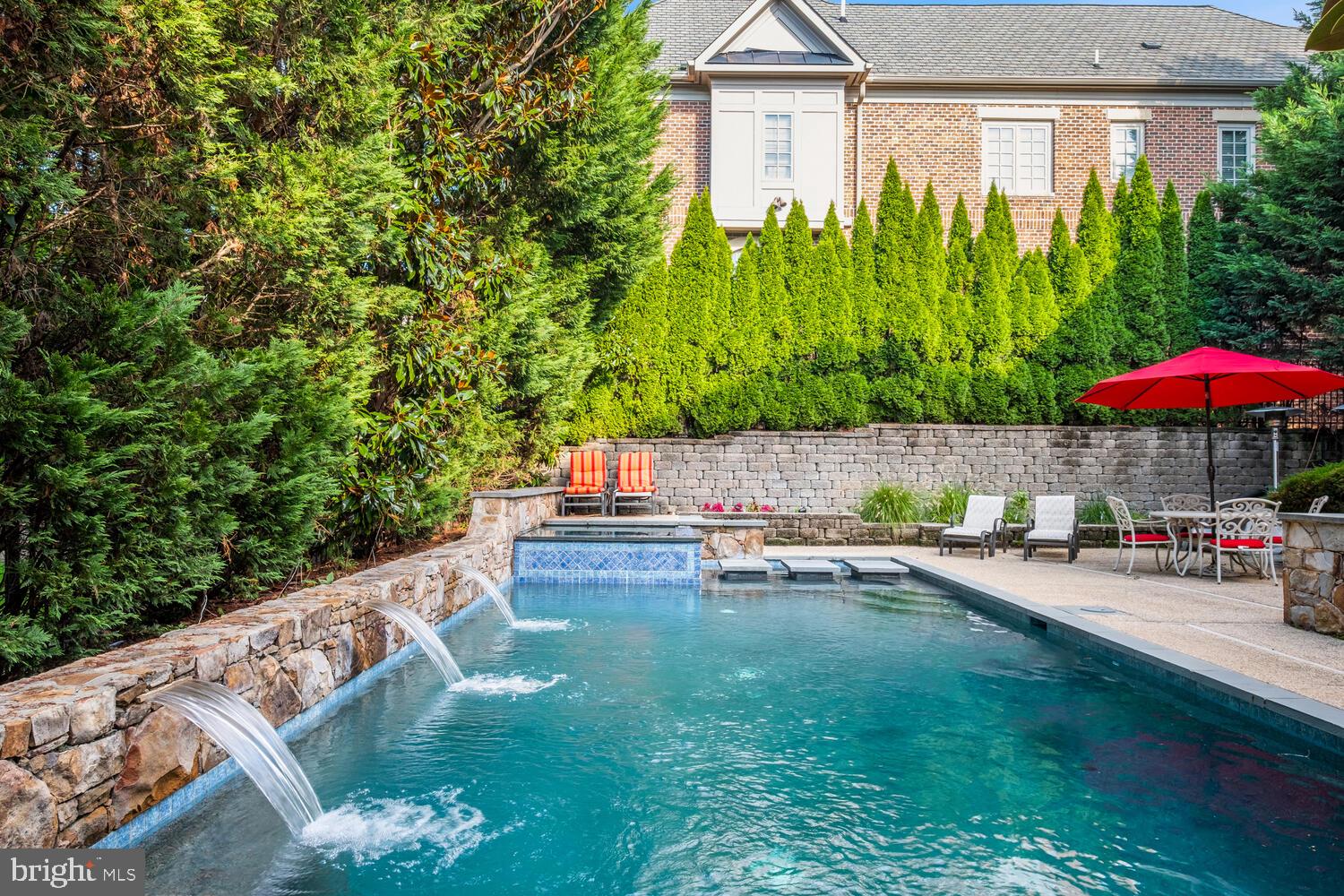 6111 Rosemont Cir