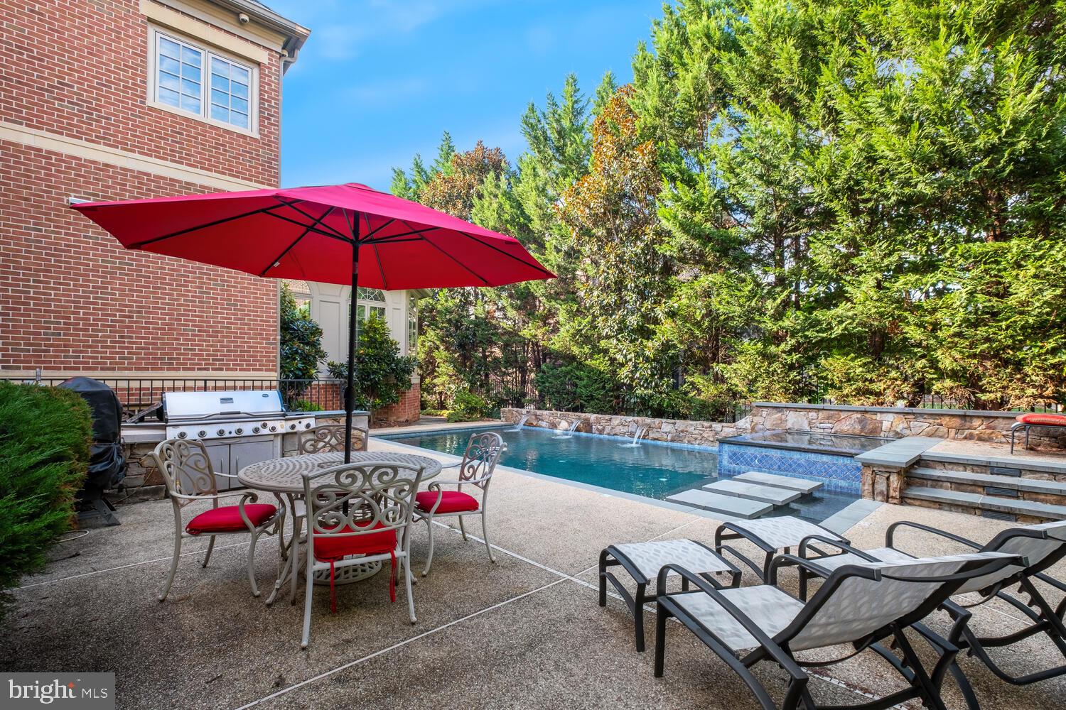6111 Rosemont Cir