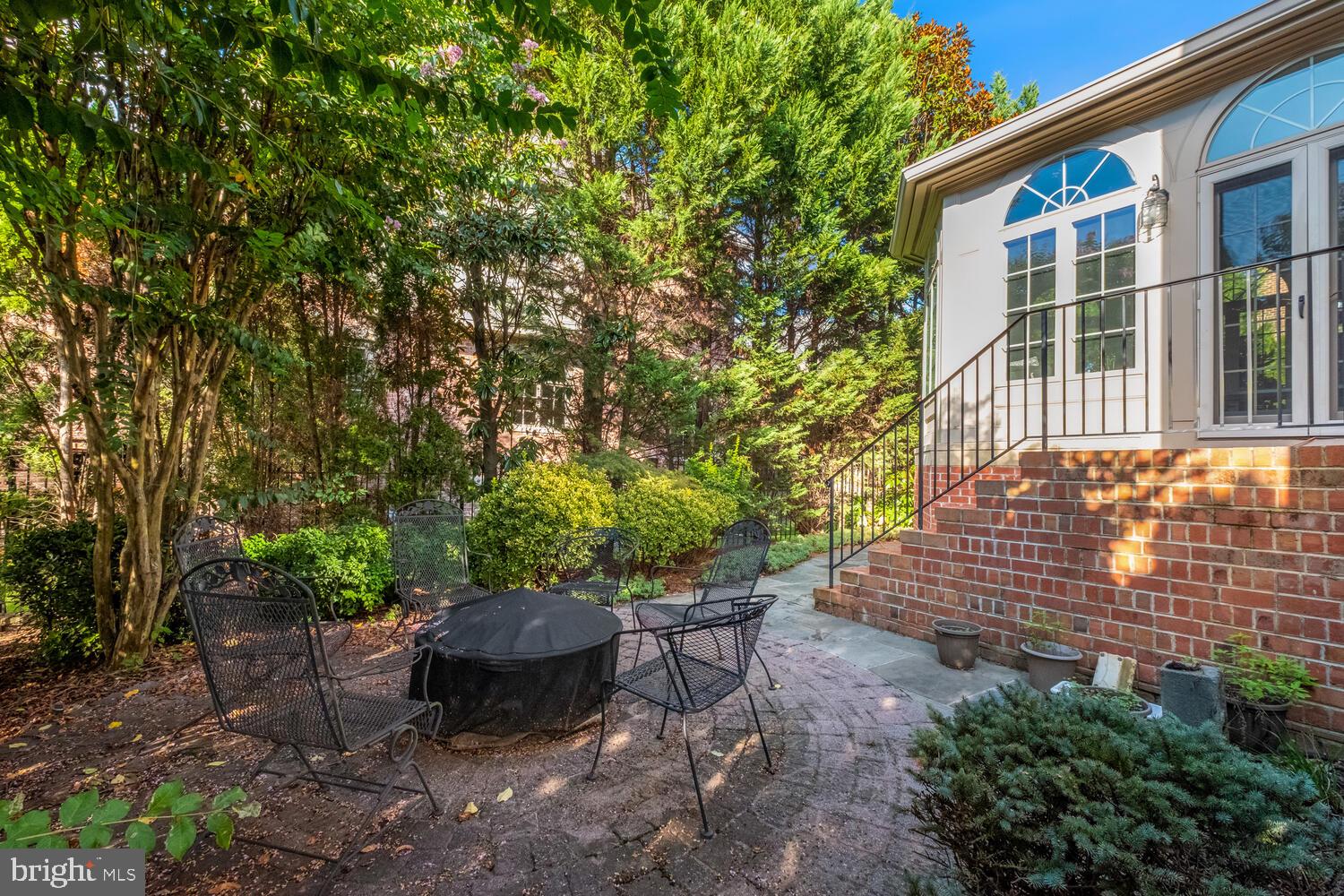 6111 Rosemont Cir