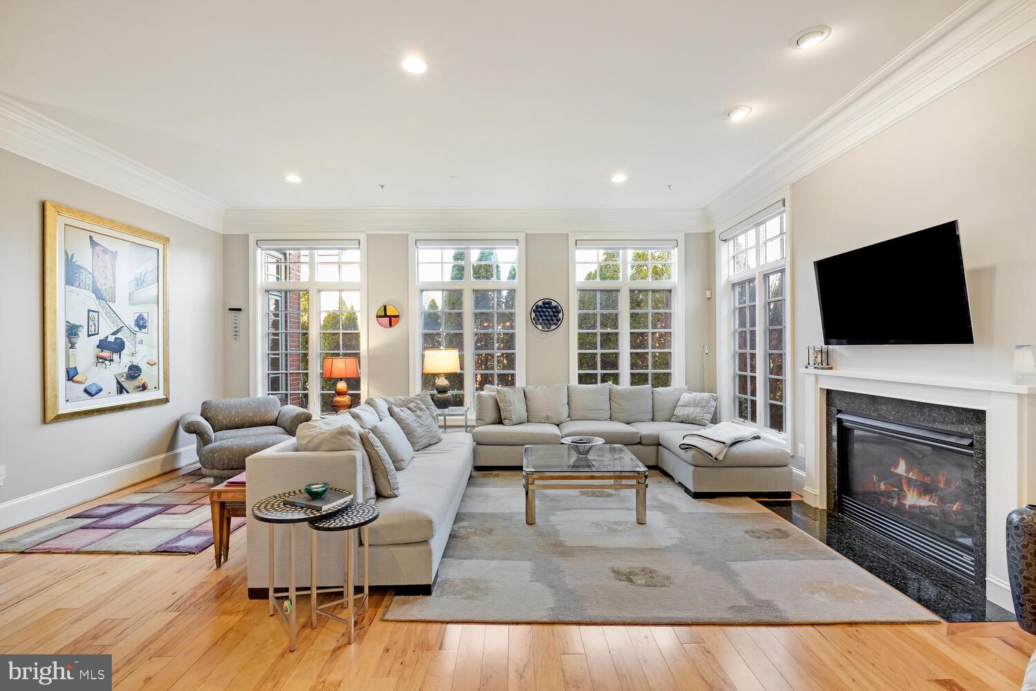 6111 Rosemont Cir