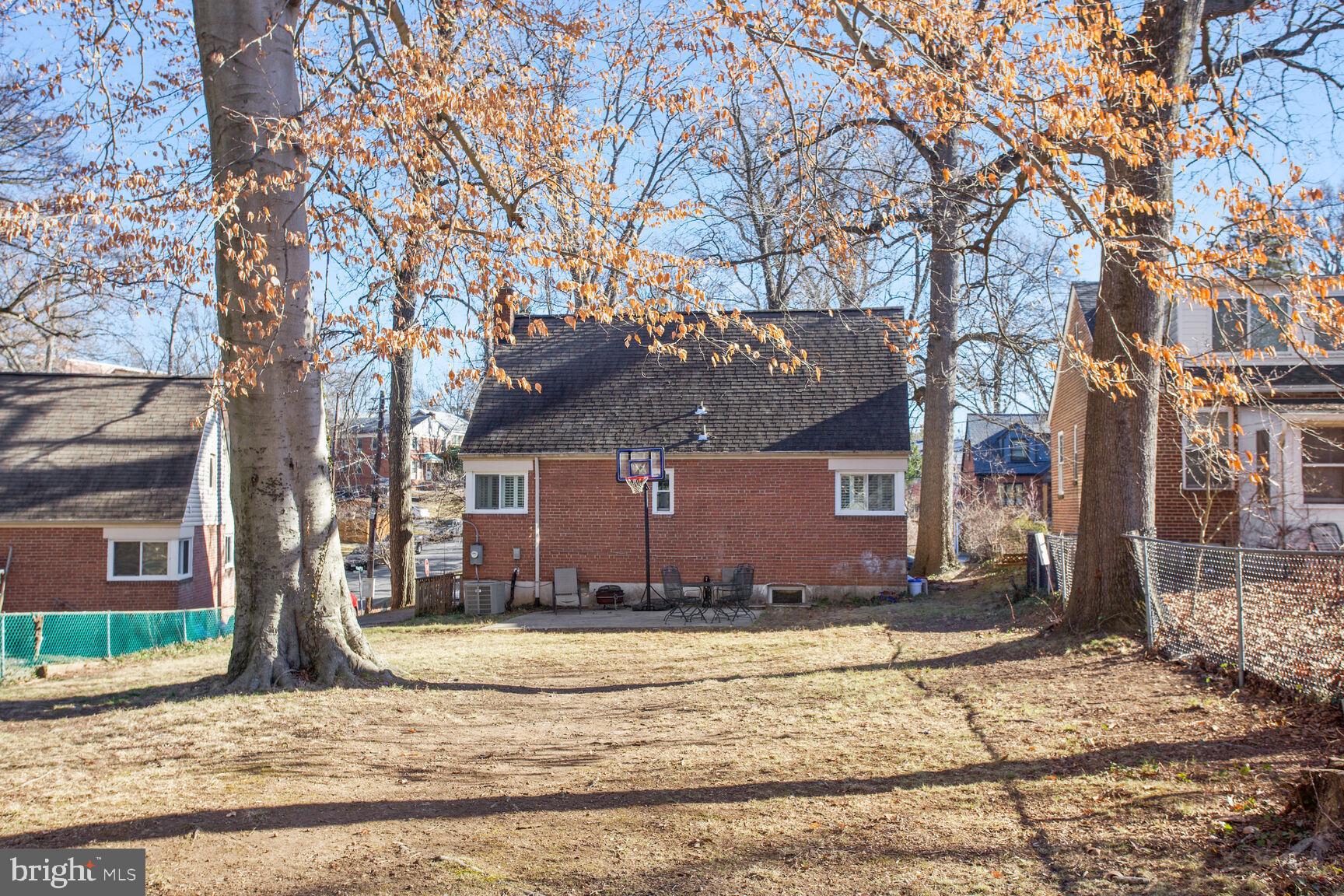8216 ROANOKE AVENUE