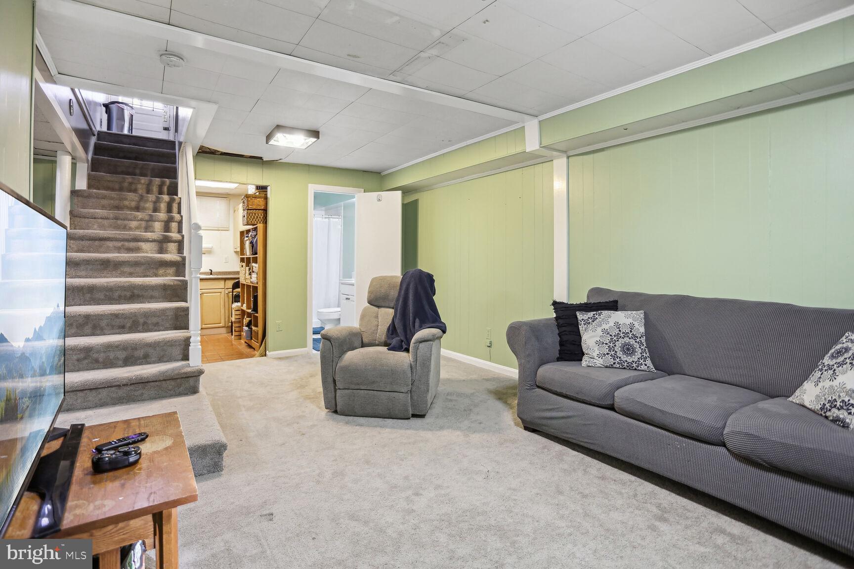 8216 ROANOKE AVENUE