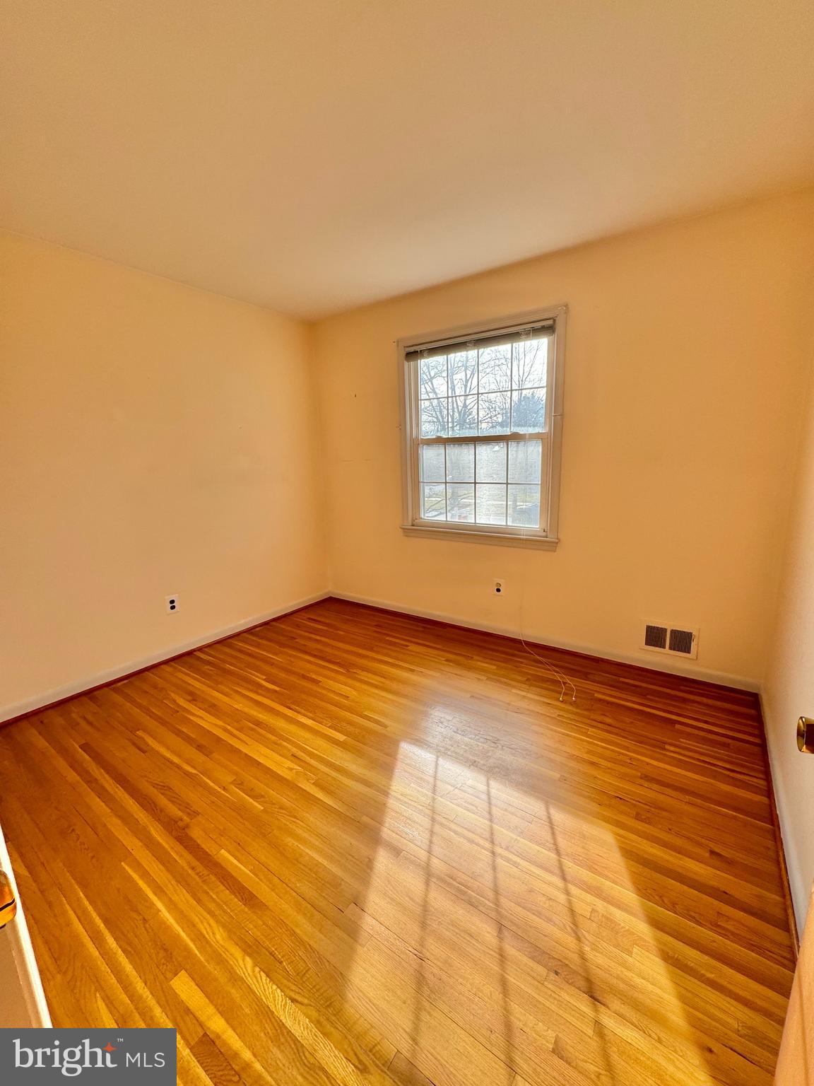 2292 Glenmore Ter