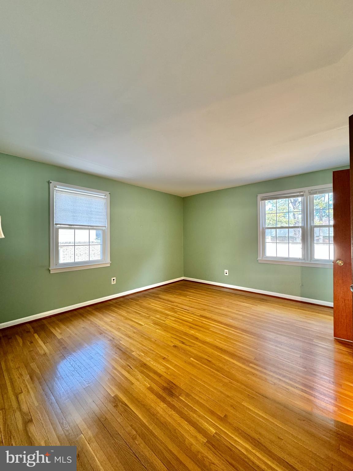 2292 Glenmore Ter