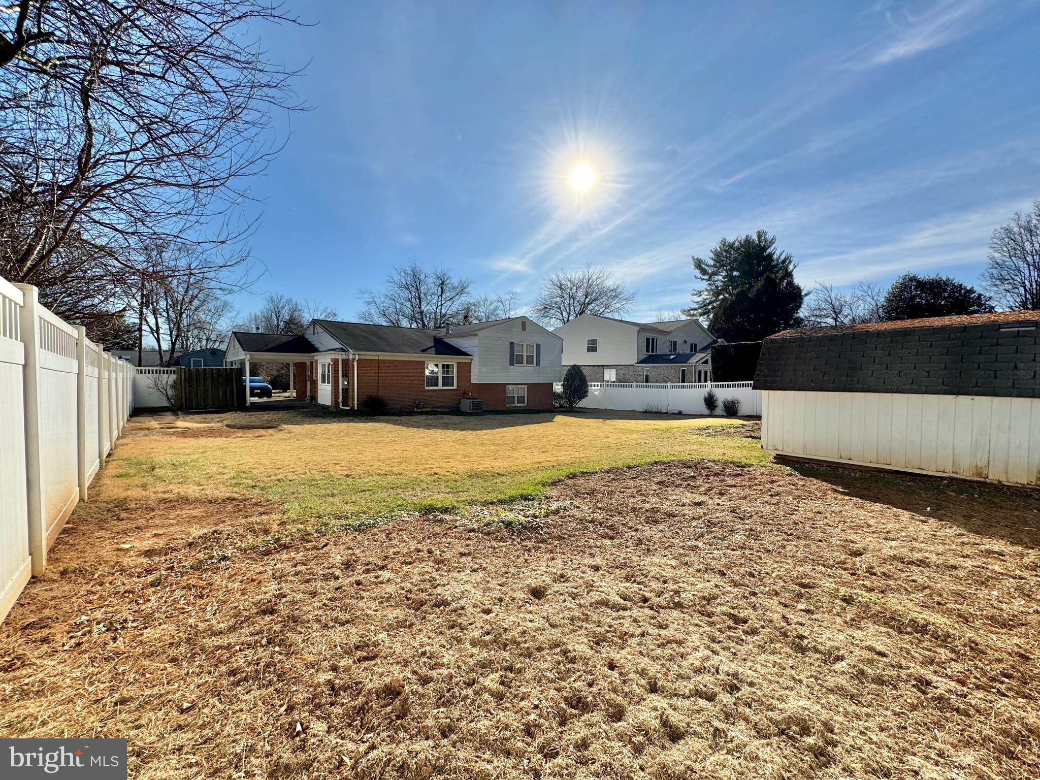 2292 Glenmore Ter