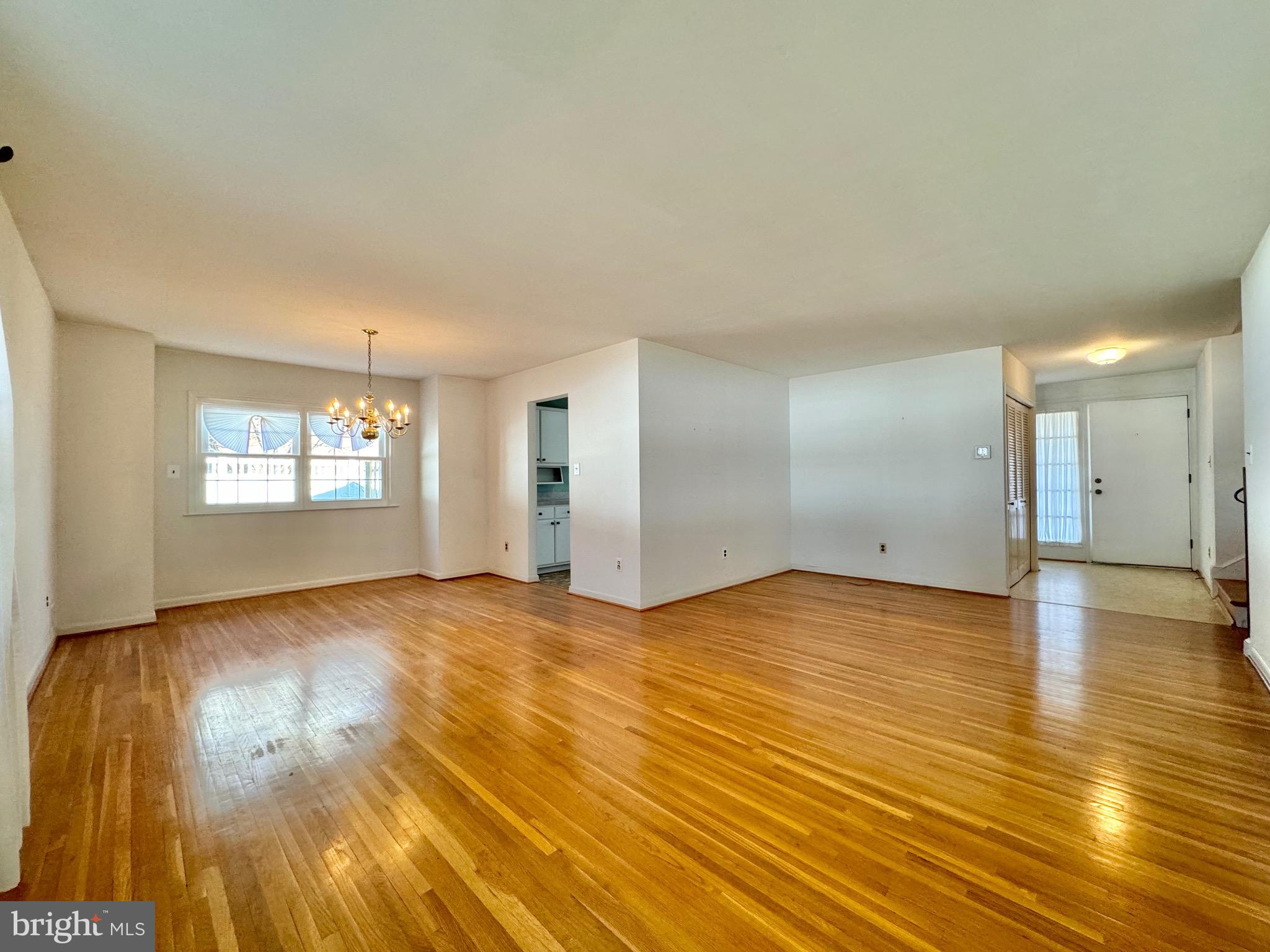 2292 Glenmore Ter