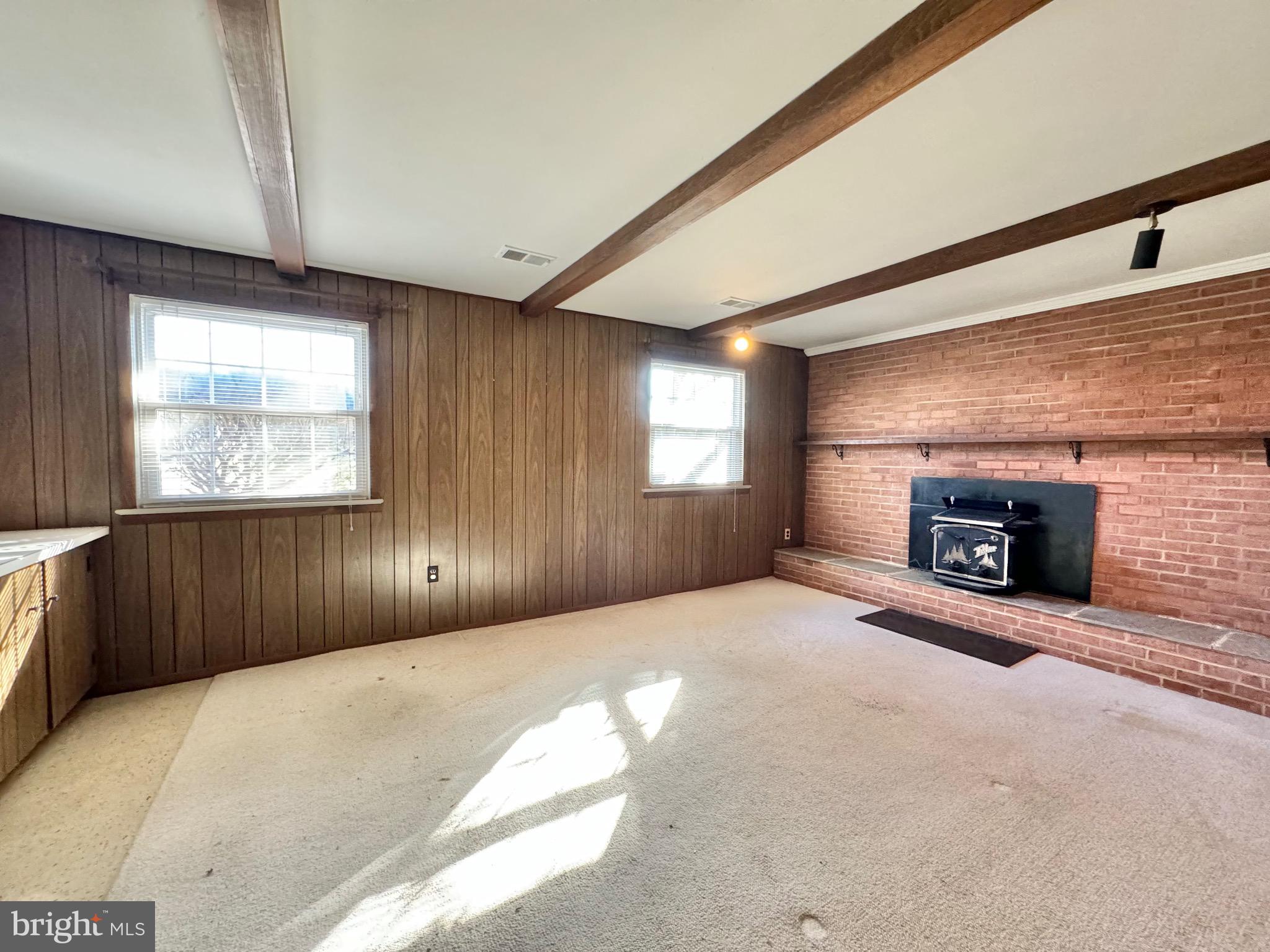 2292 Glenmore Ter