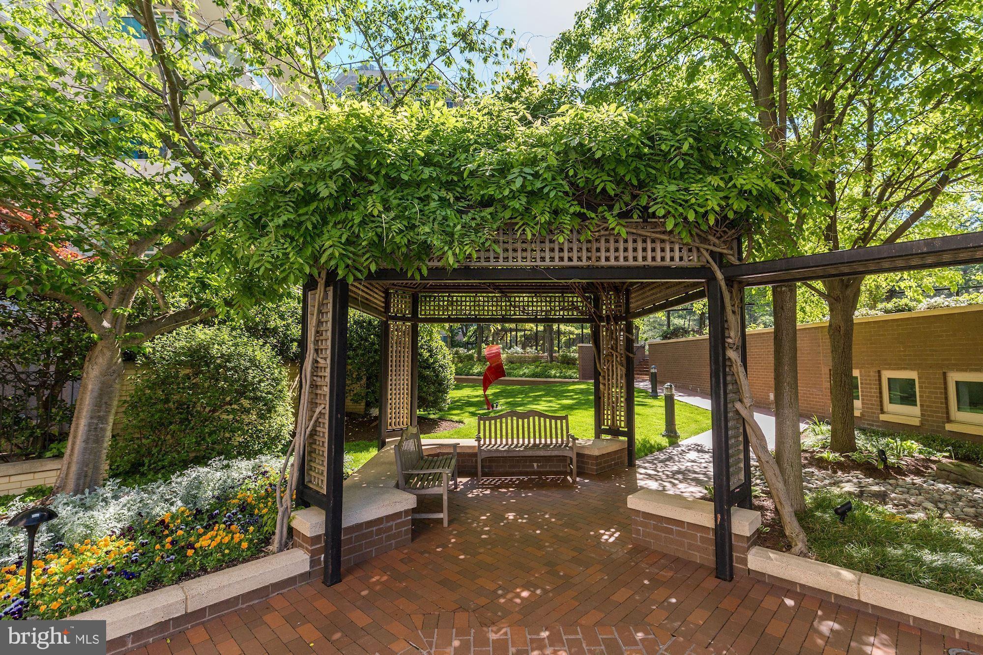 5610 Wisconsin Ave #208