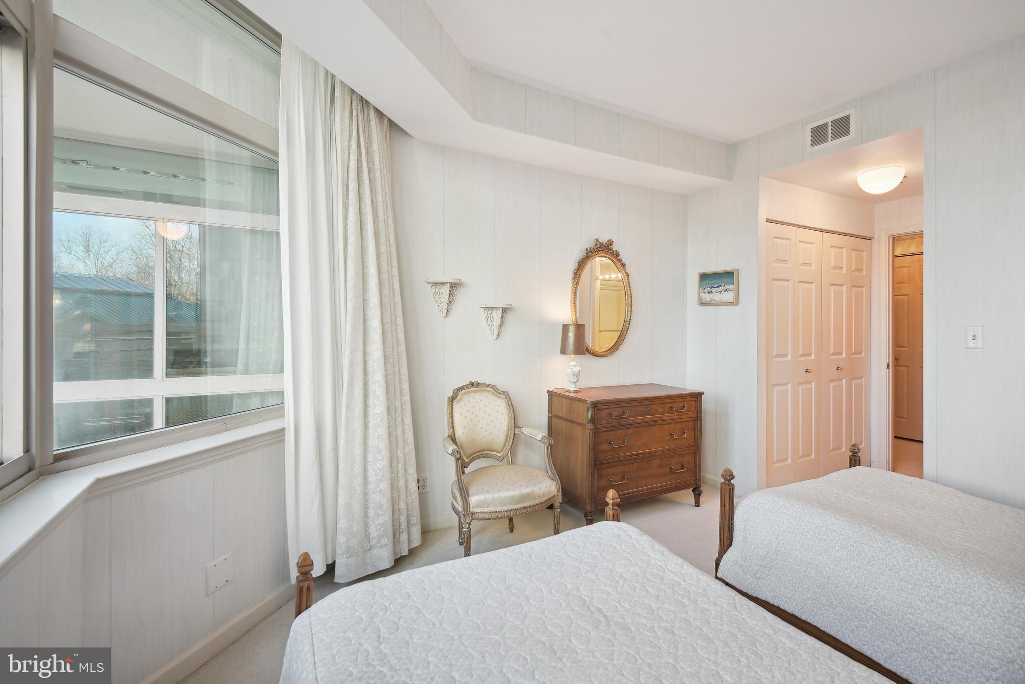 5610 Wisconsin Ave #208