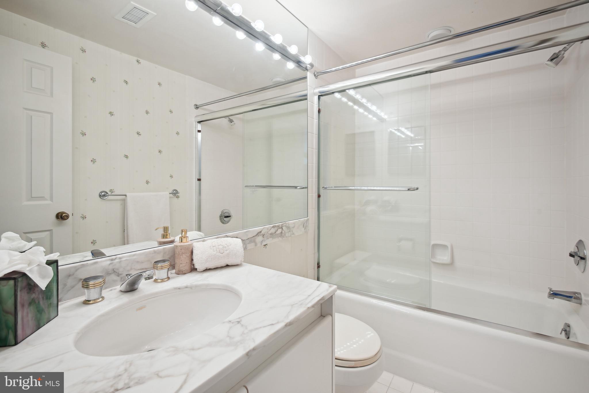 5610 Wisconsin Ave #208