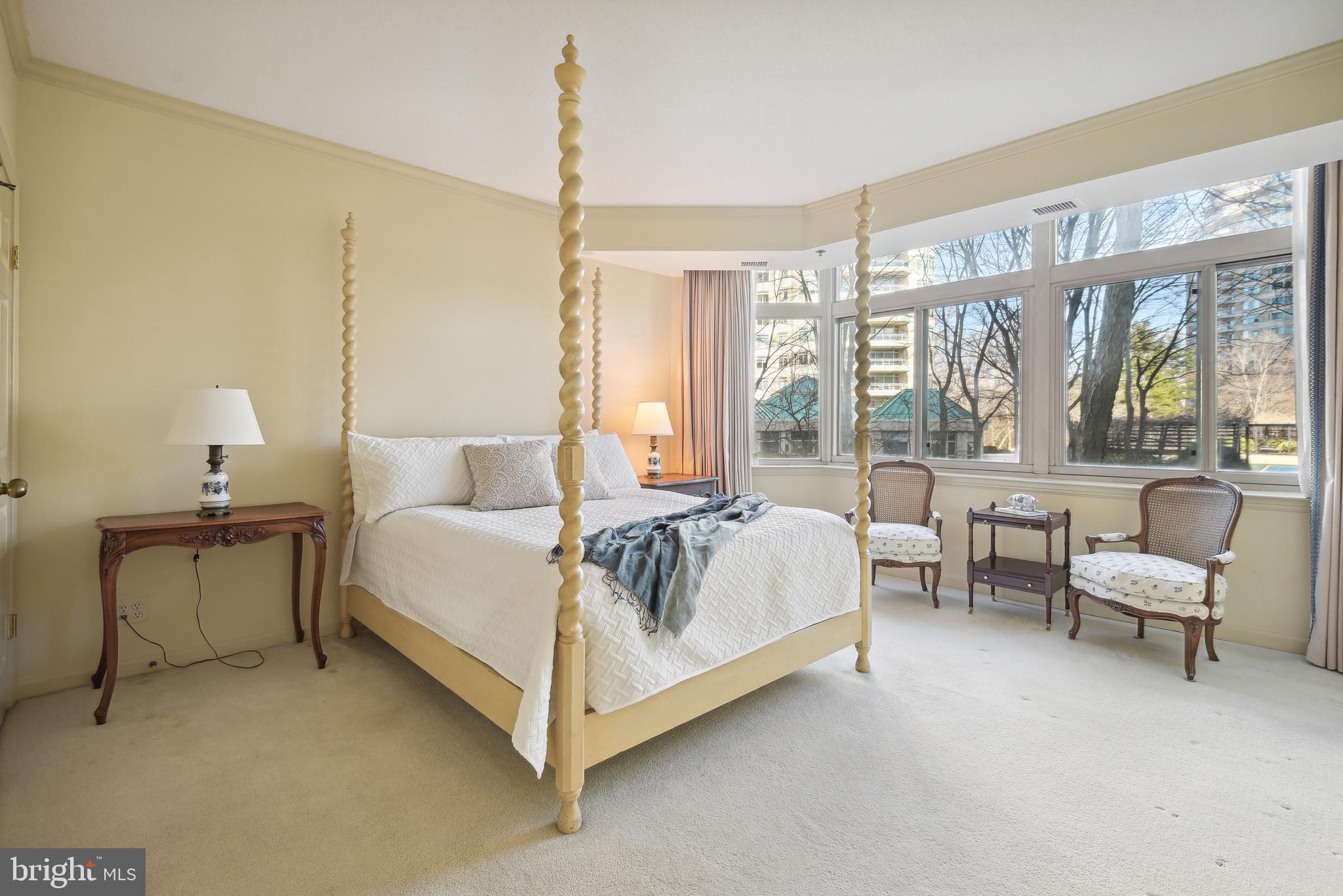 5610 Wisconsin Ave #208