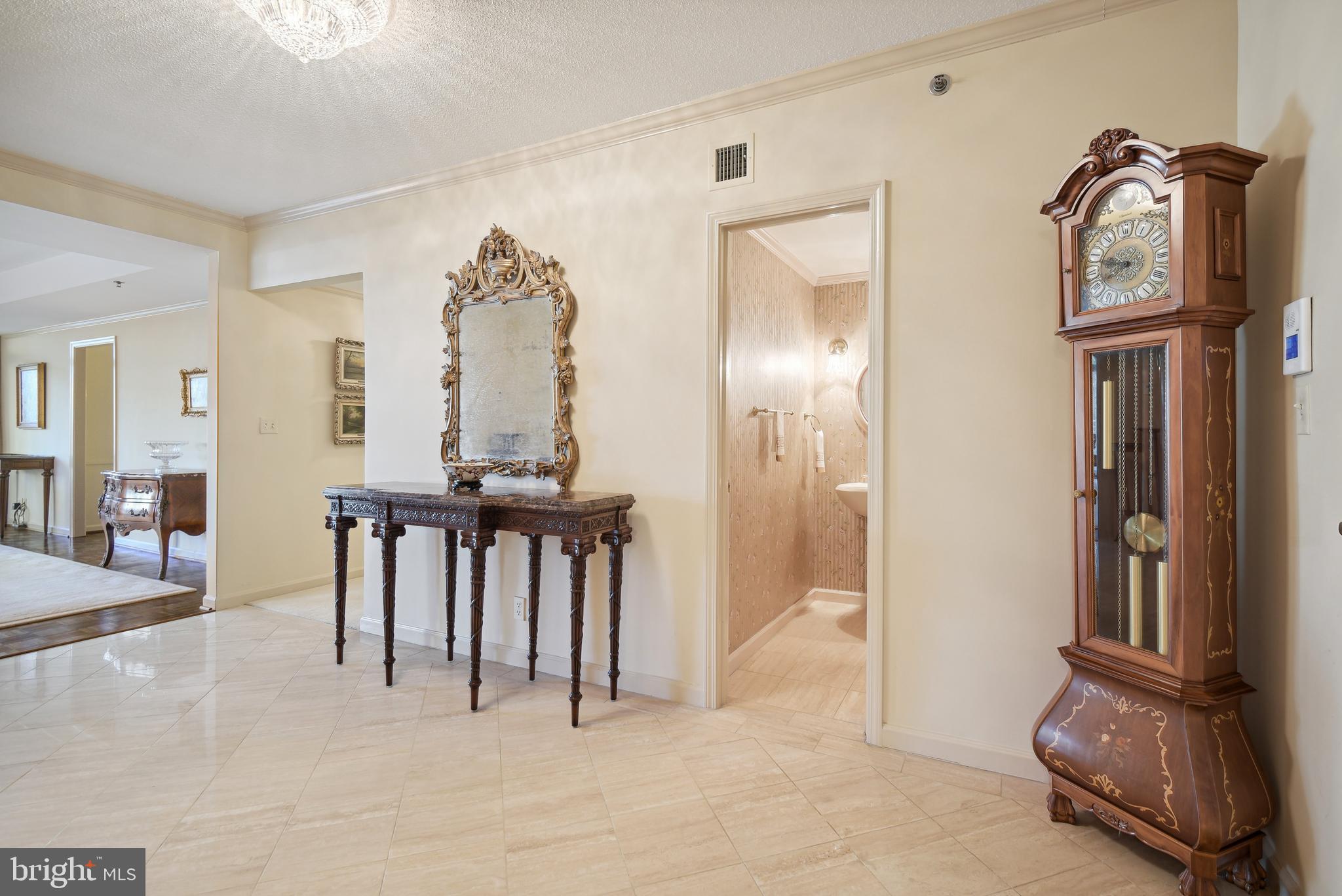 5610 Wisconsin Ave #208