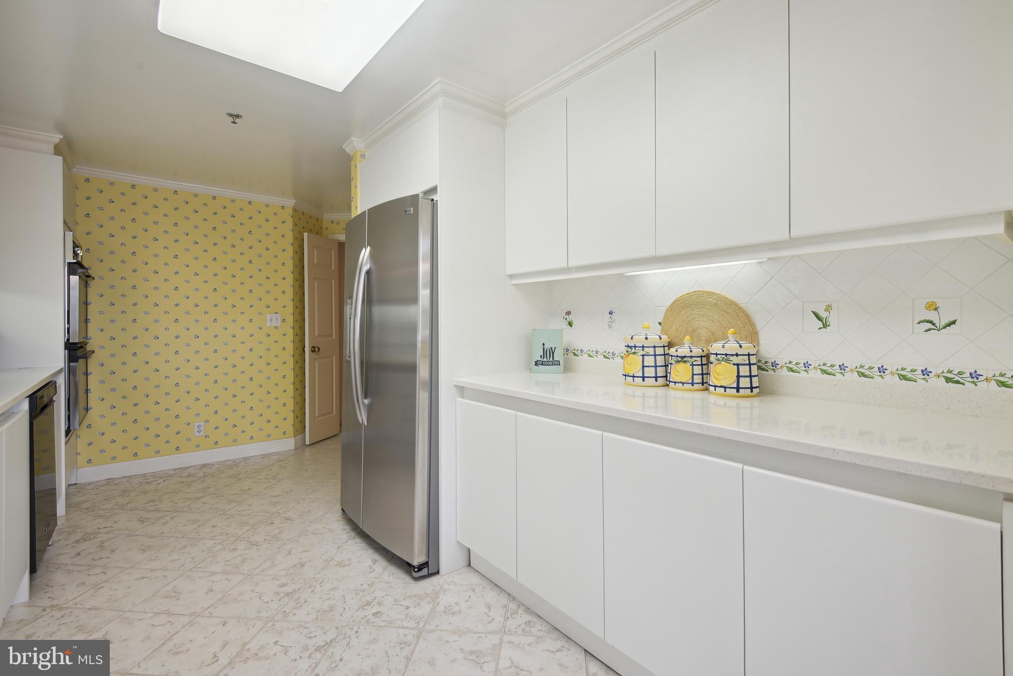5610 Wisconsin Ave #208
