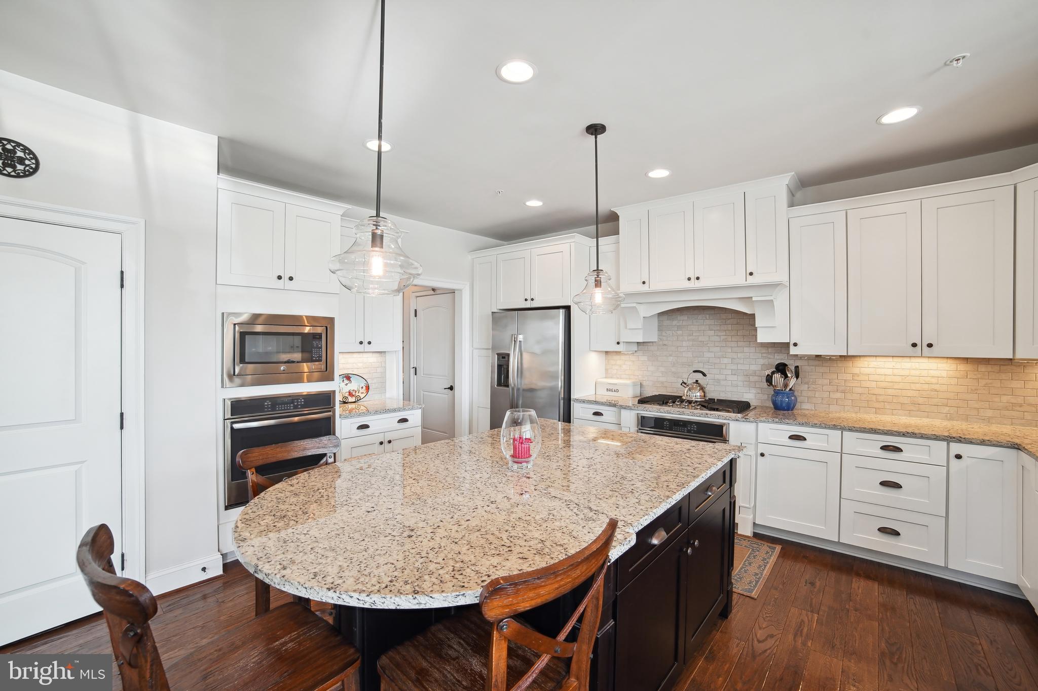 7401 White House Ln