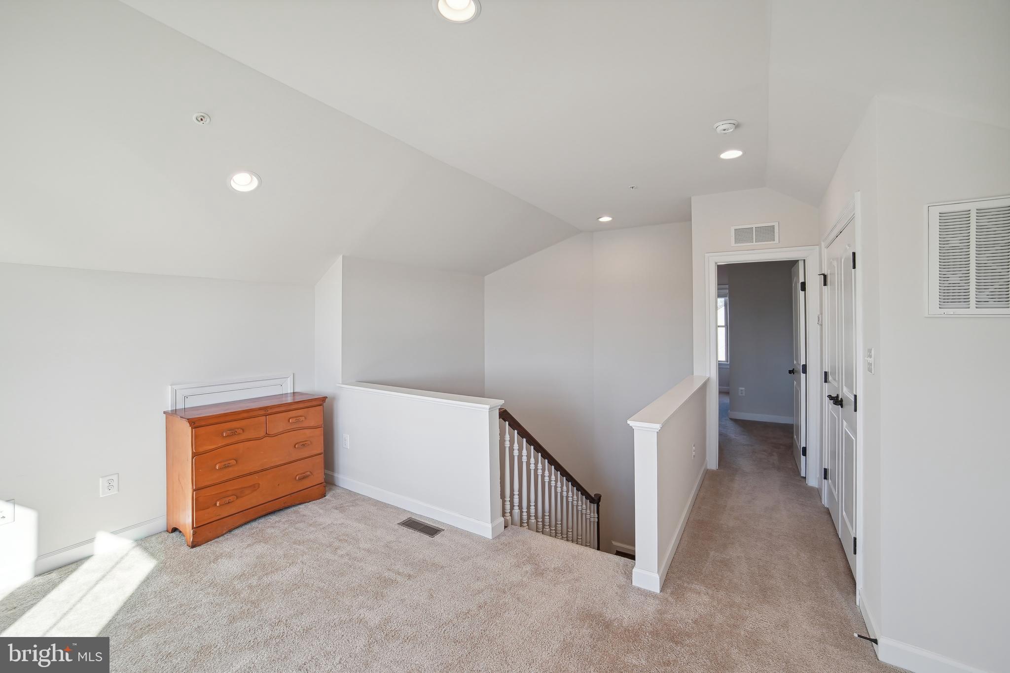 7401 White House Ln