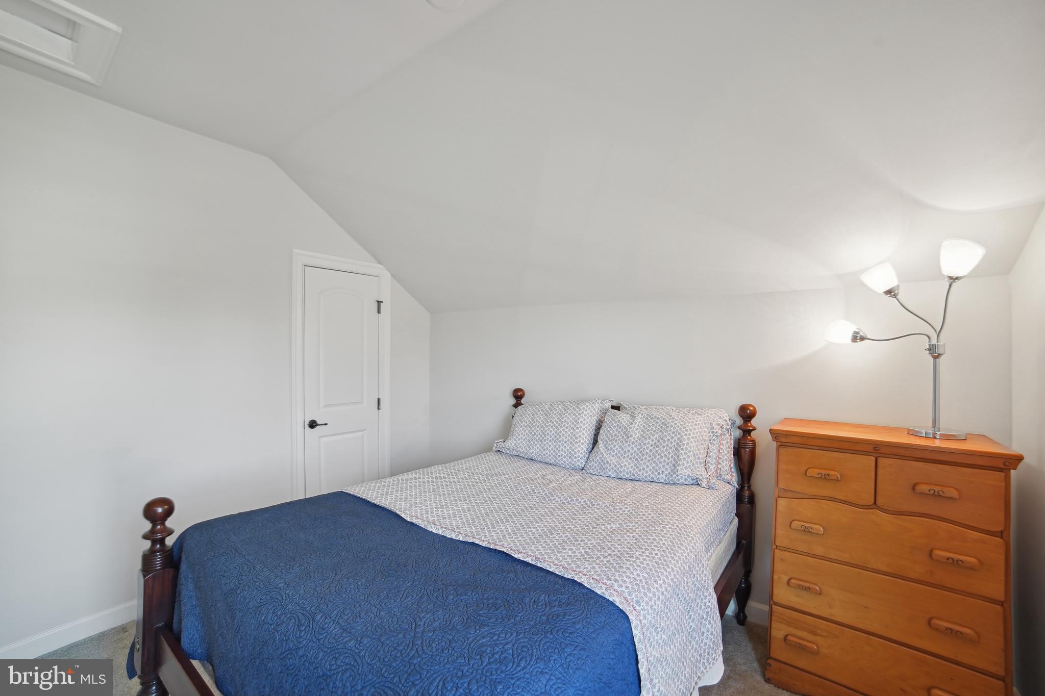 7401 White House Ln