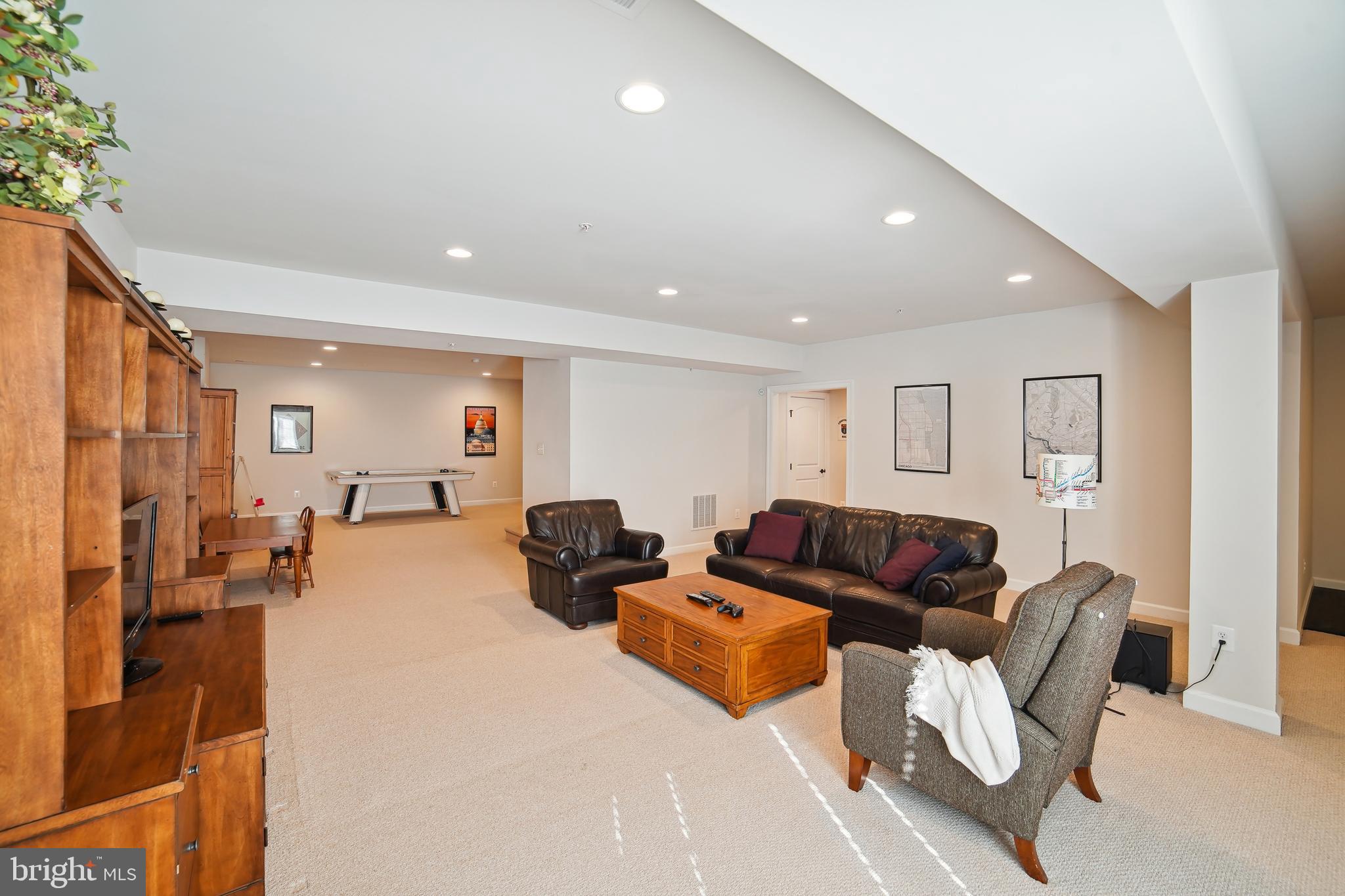 7401 White House Ln