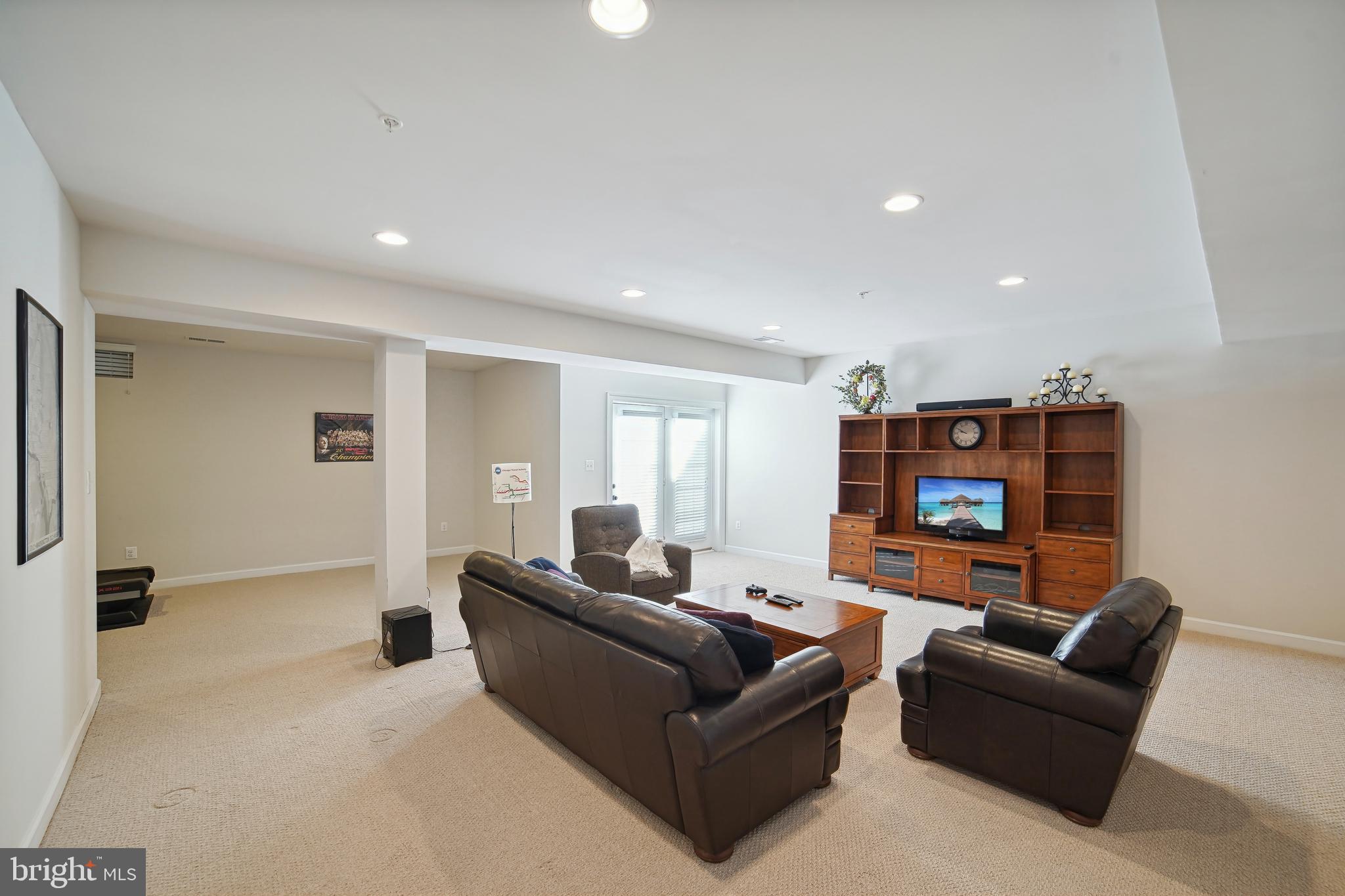 7401 White House Ln