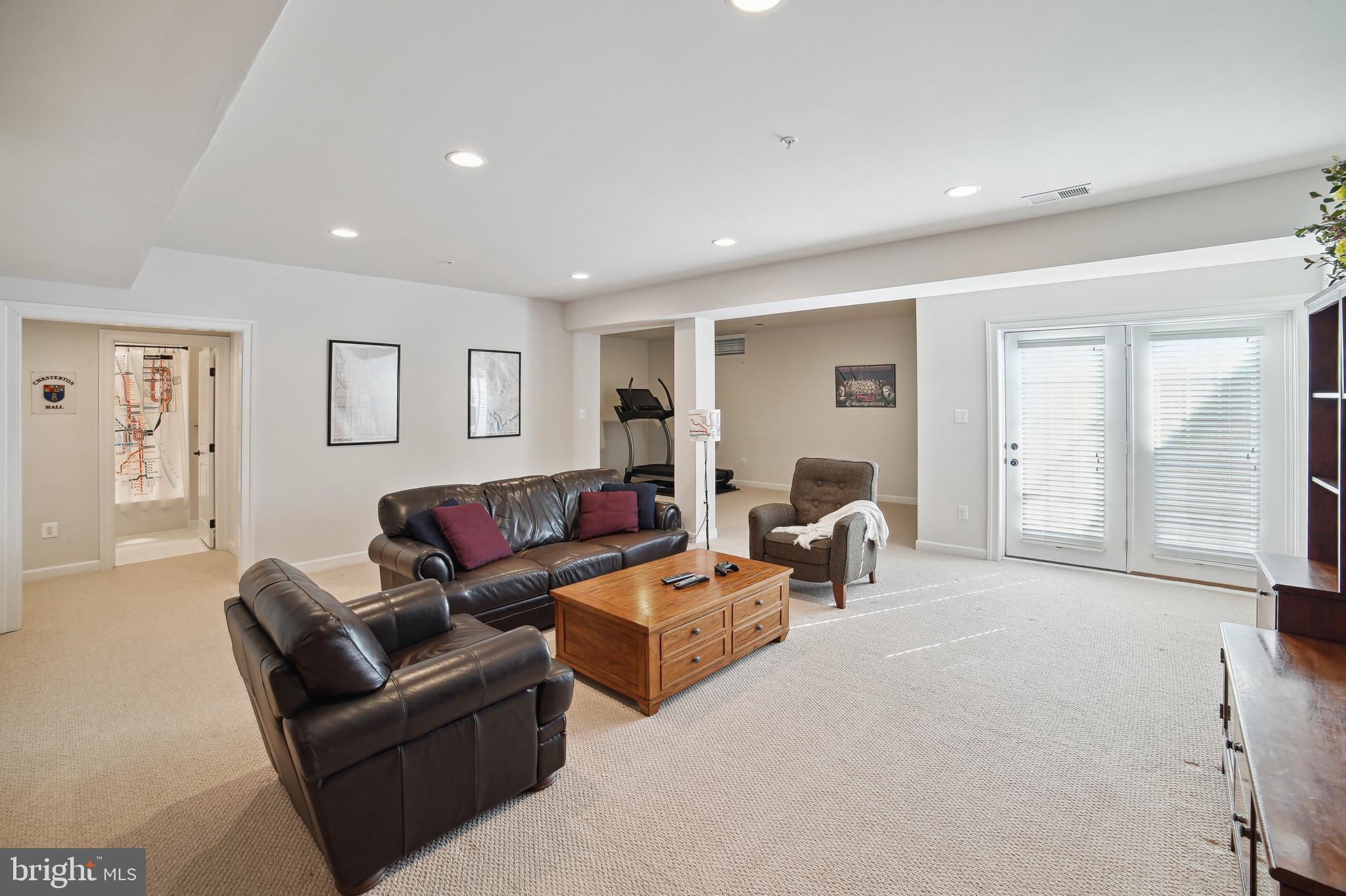 7401 White House Ln