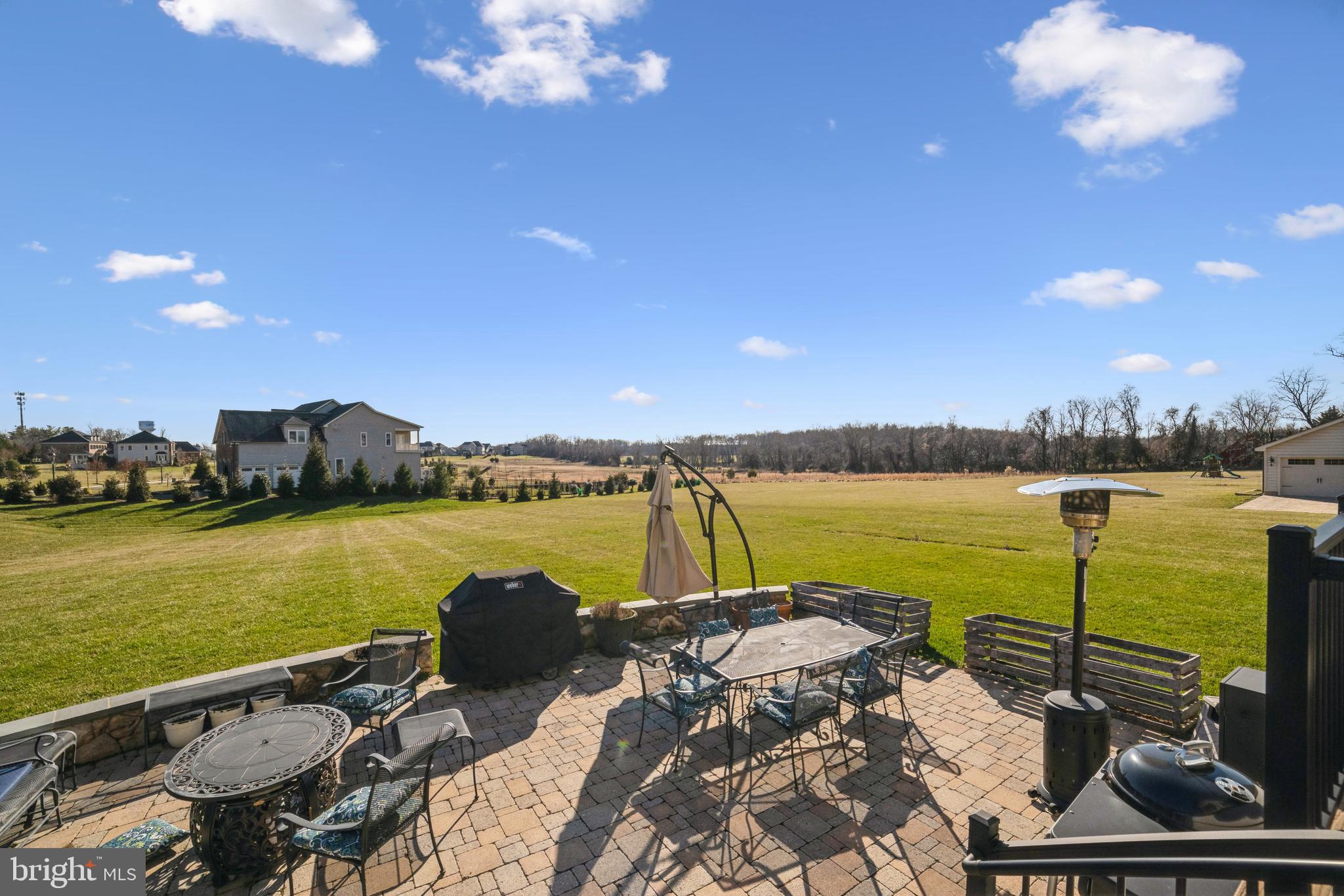 7401 White House Ln