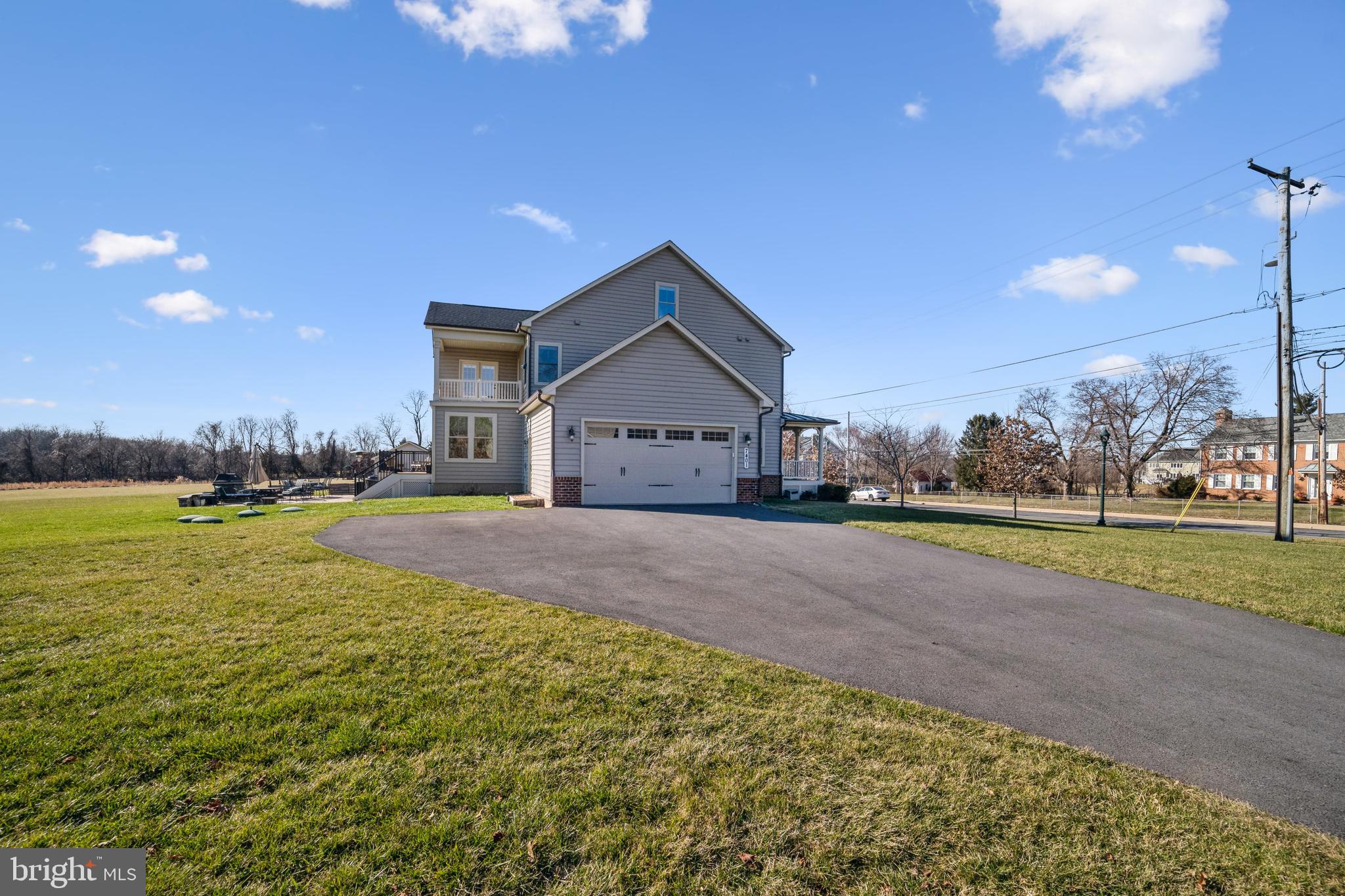 7401 White House Ln