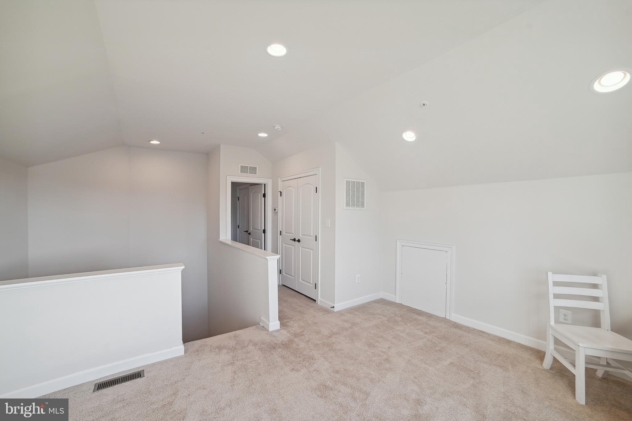 7401 White House Ln