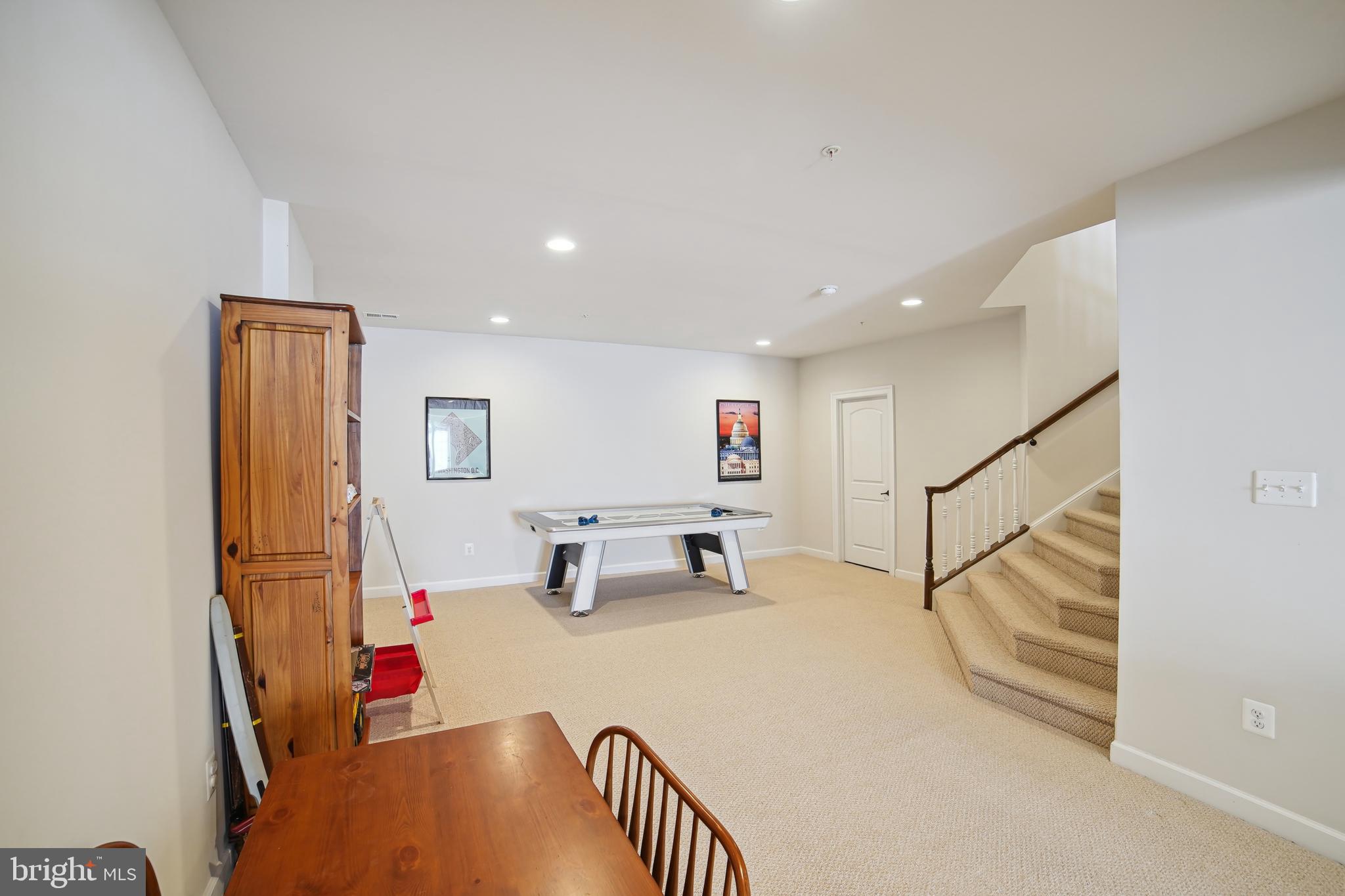 7401 White House Ln