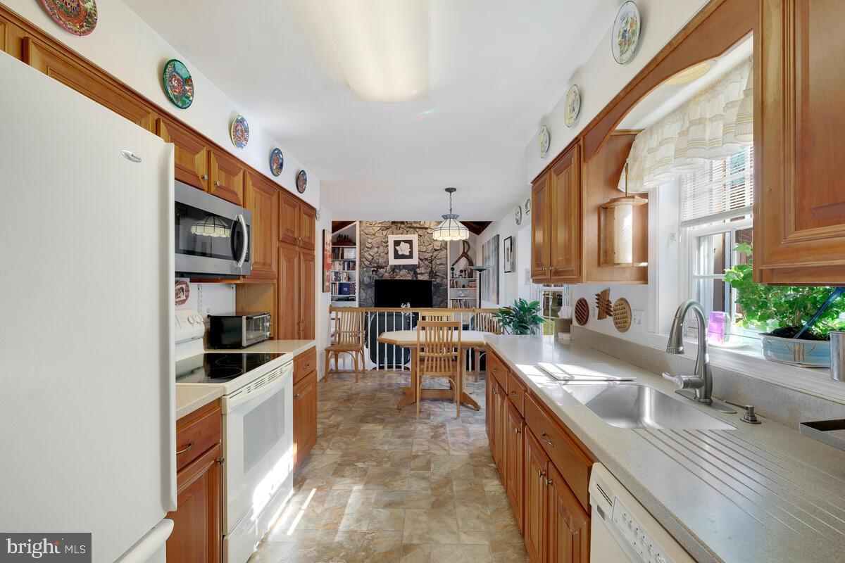 10910 Brewer House Rd