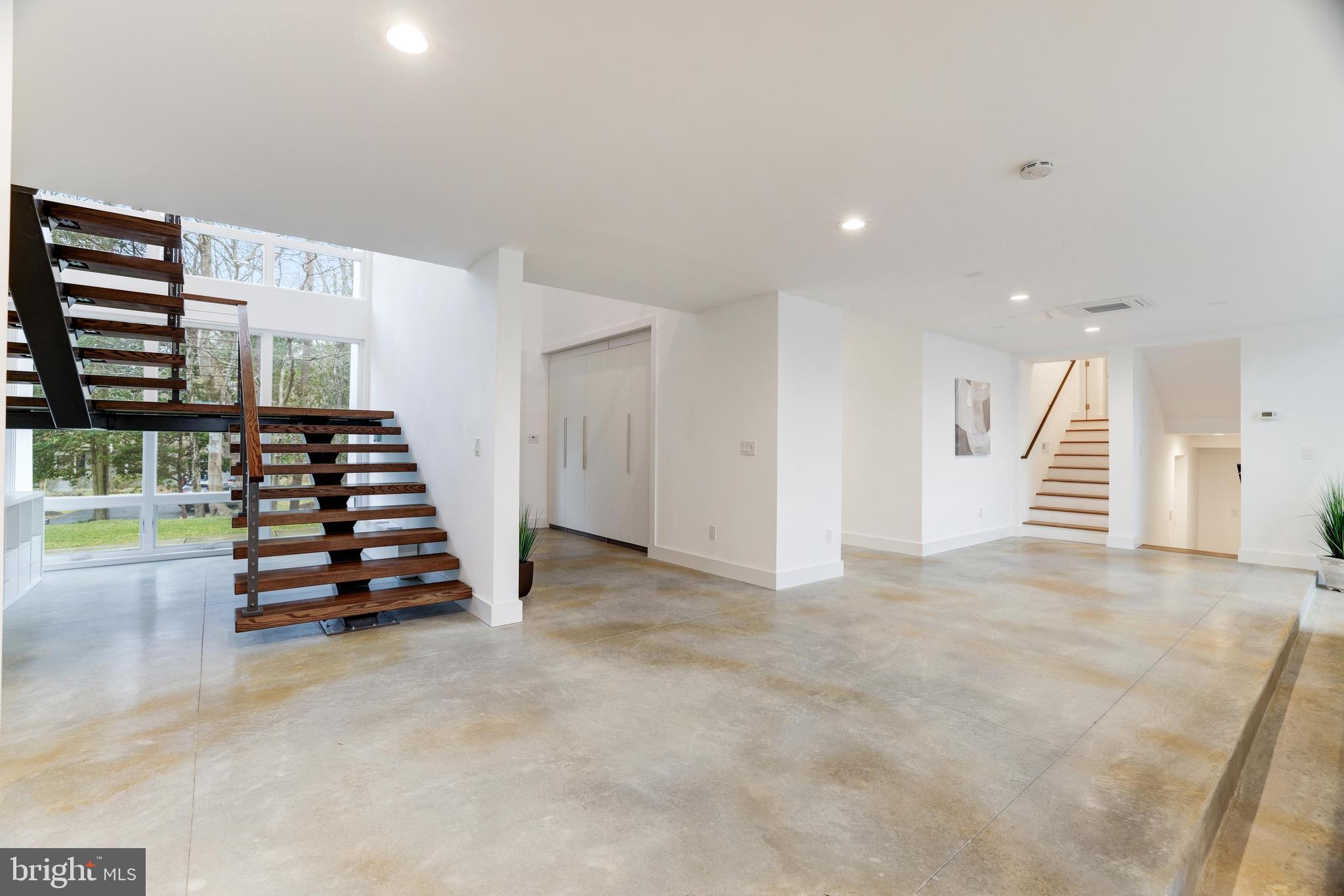 11027 Marcliff Rd