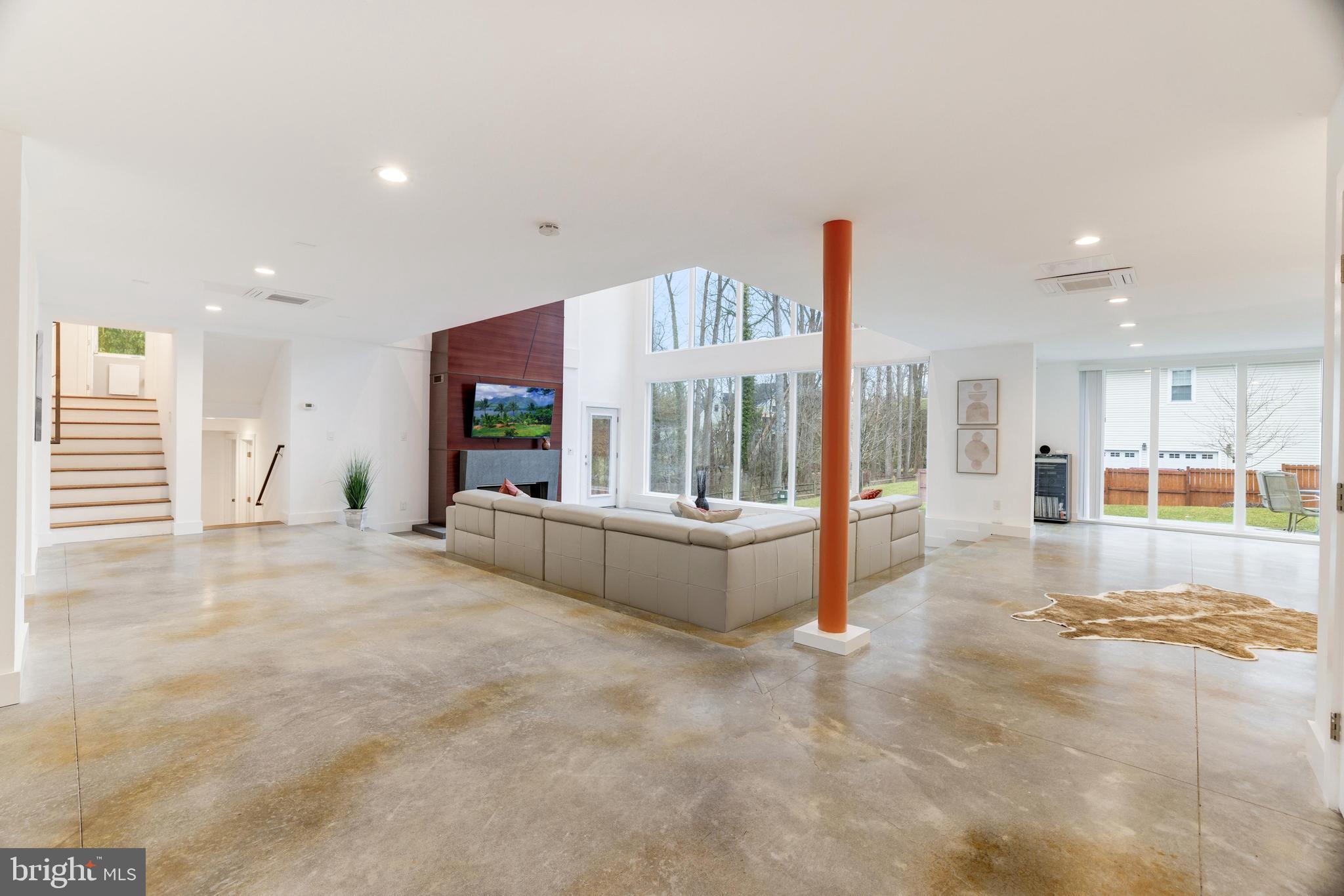11027 Marcliff Rd