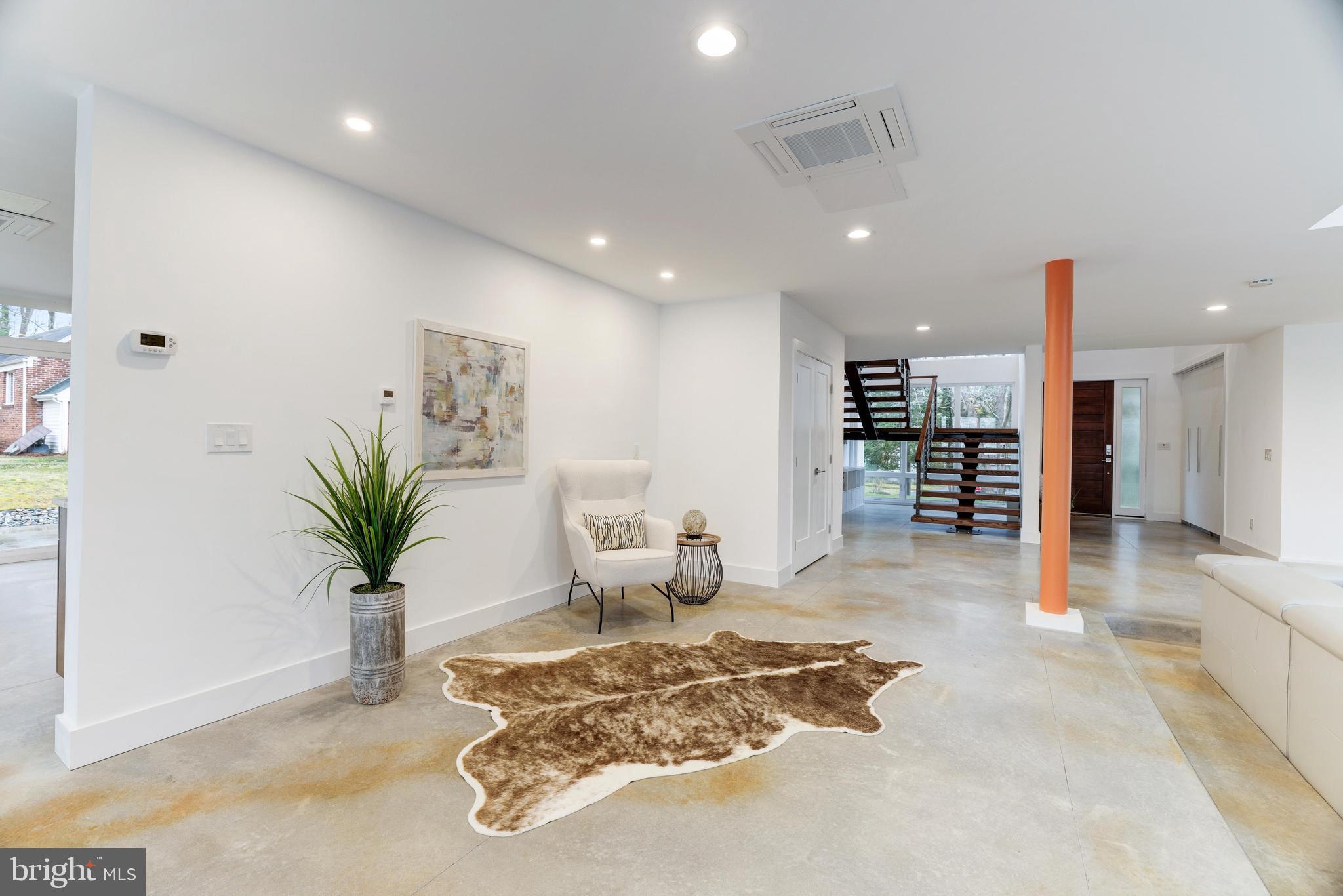 11027 Marcliff Rd