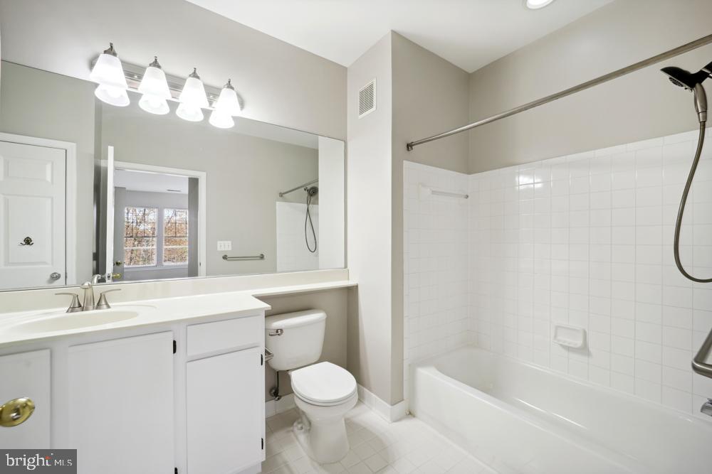 101 Watkins Pond Blvd #4-206