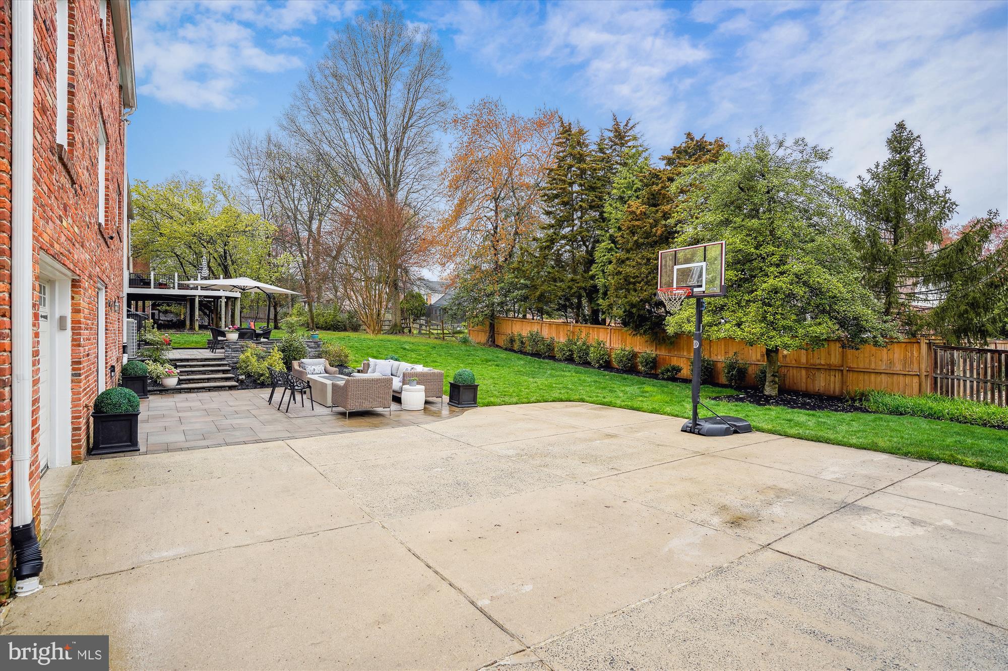 7007 Old Cabin Ln